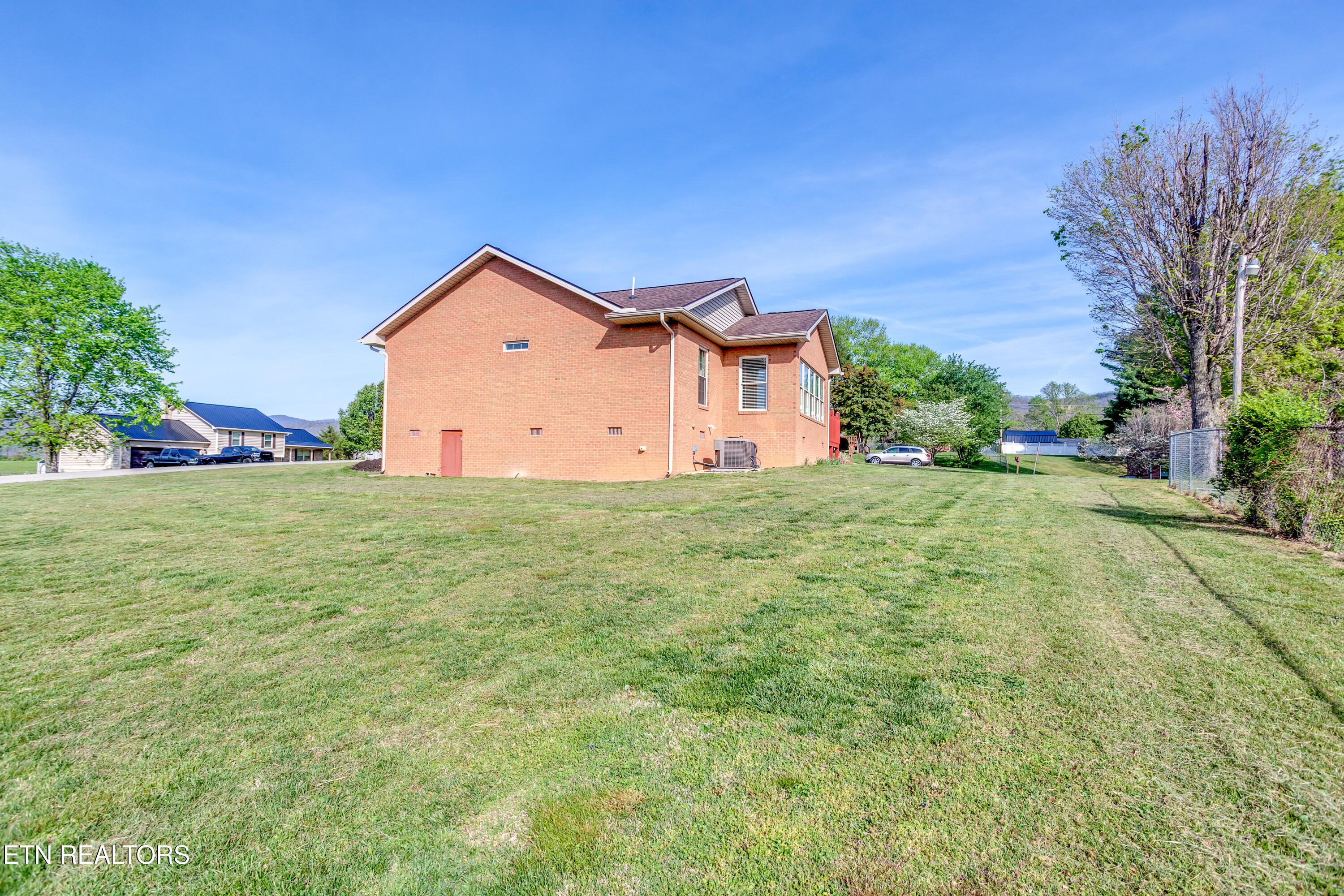 329 Hickory Lane Jacksboro TN 37757