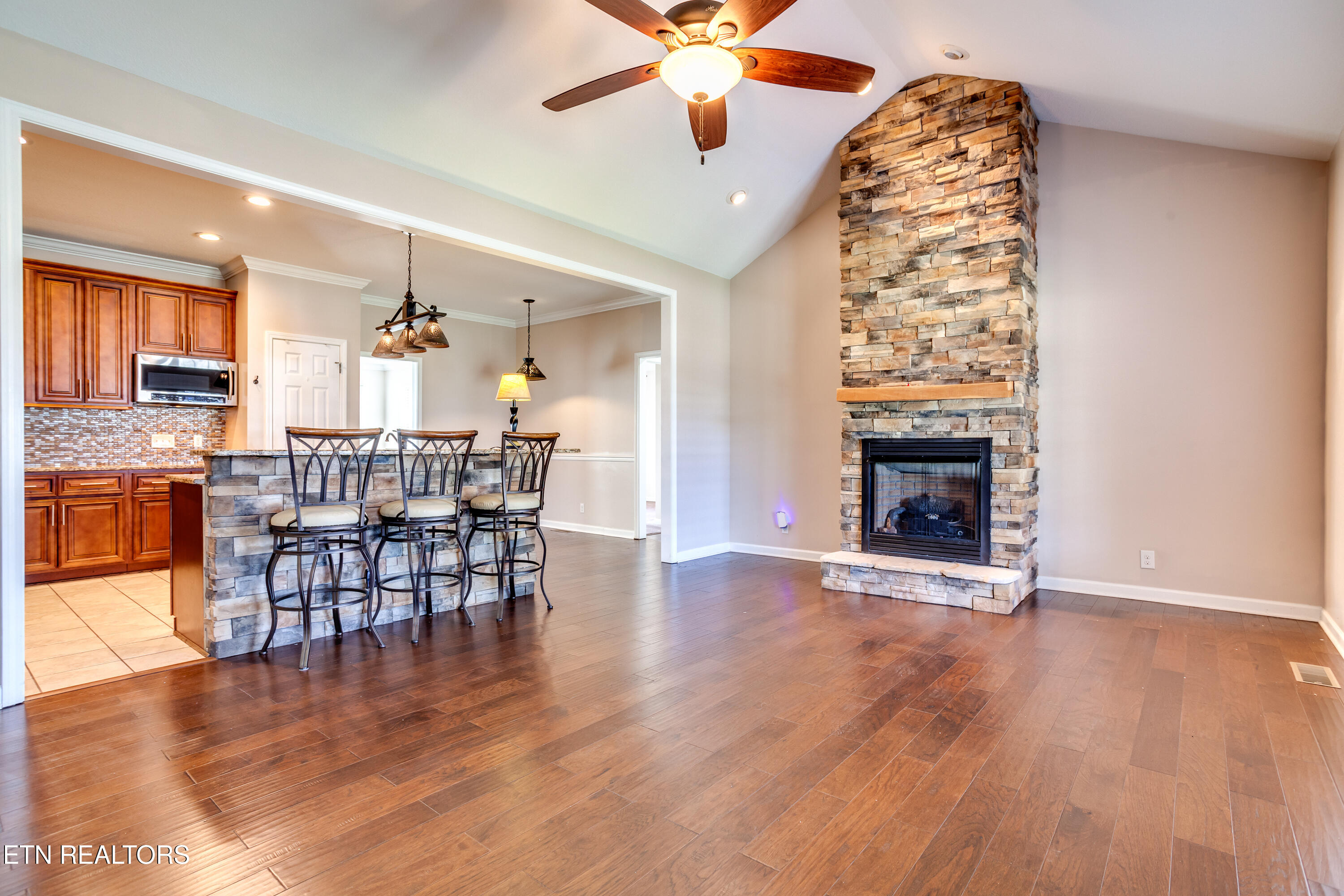 329 Hickory Lane Jacksboro TN 37757