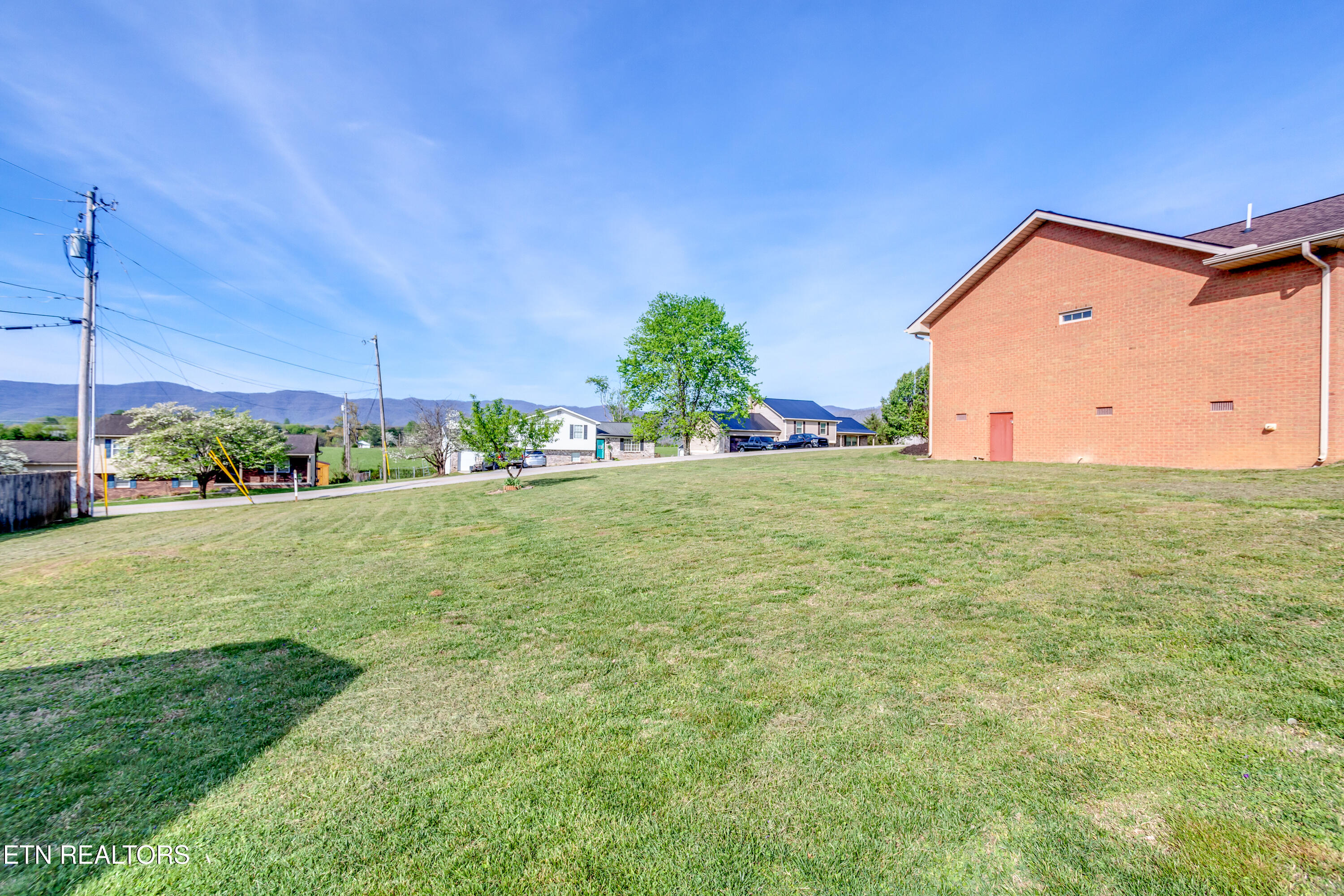329 Hickory Lane Jacksboro TN 37757