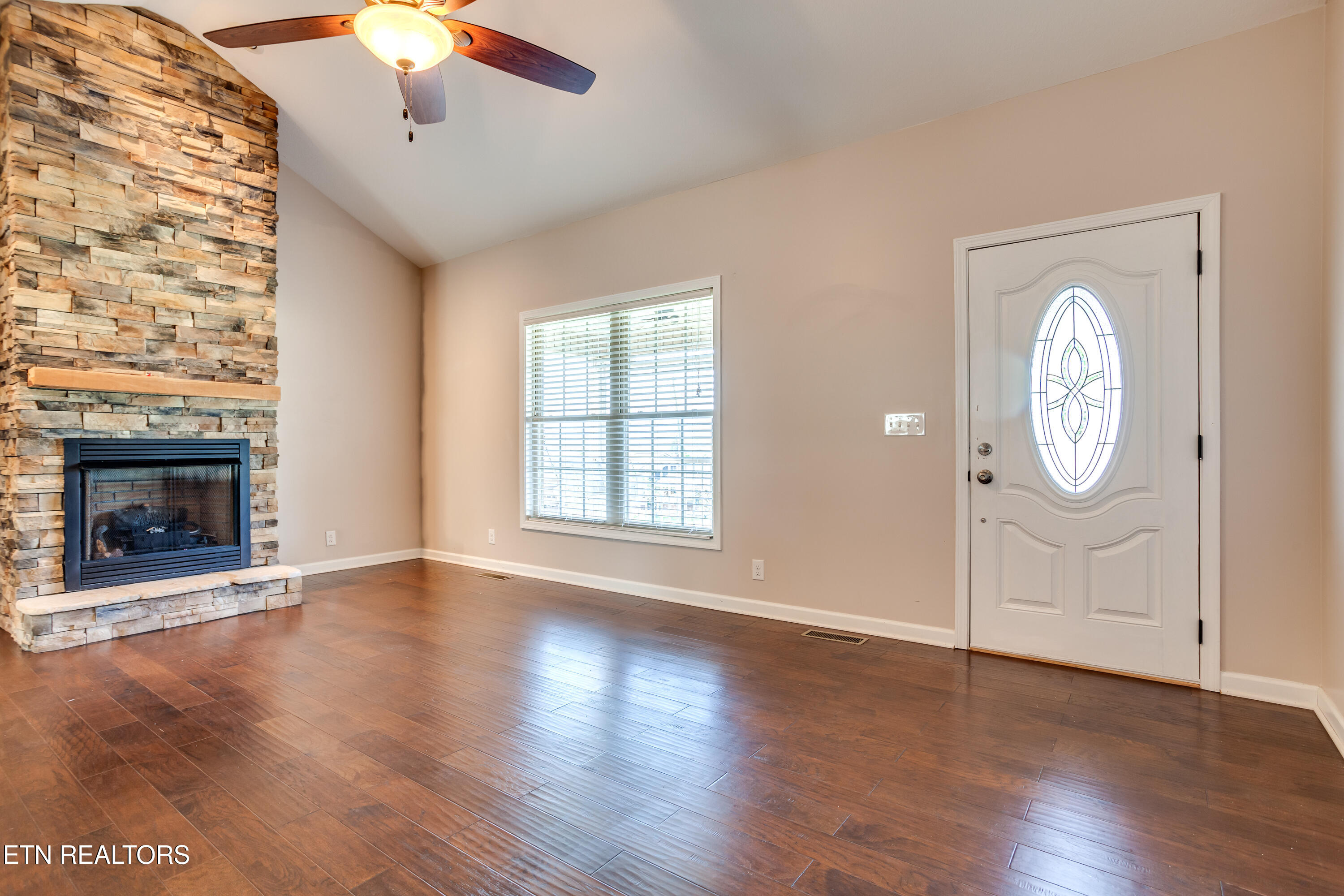 329 Hickory Lane Jacksboro TN 37757