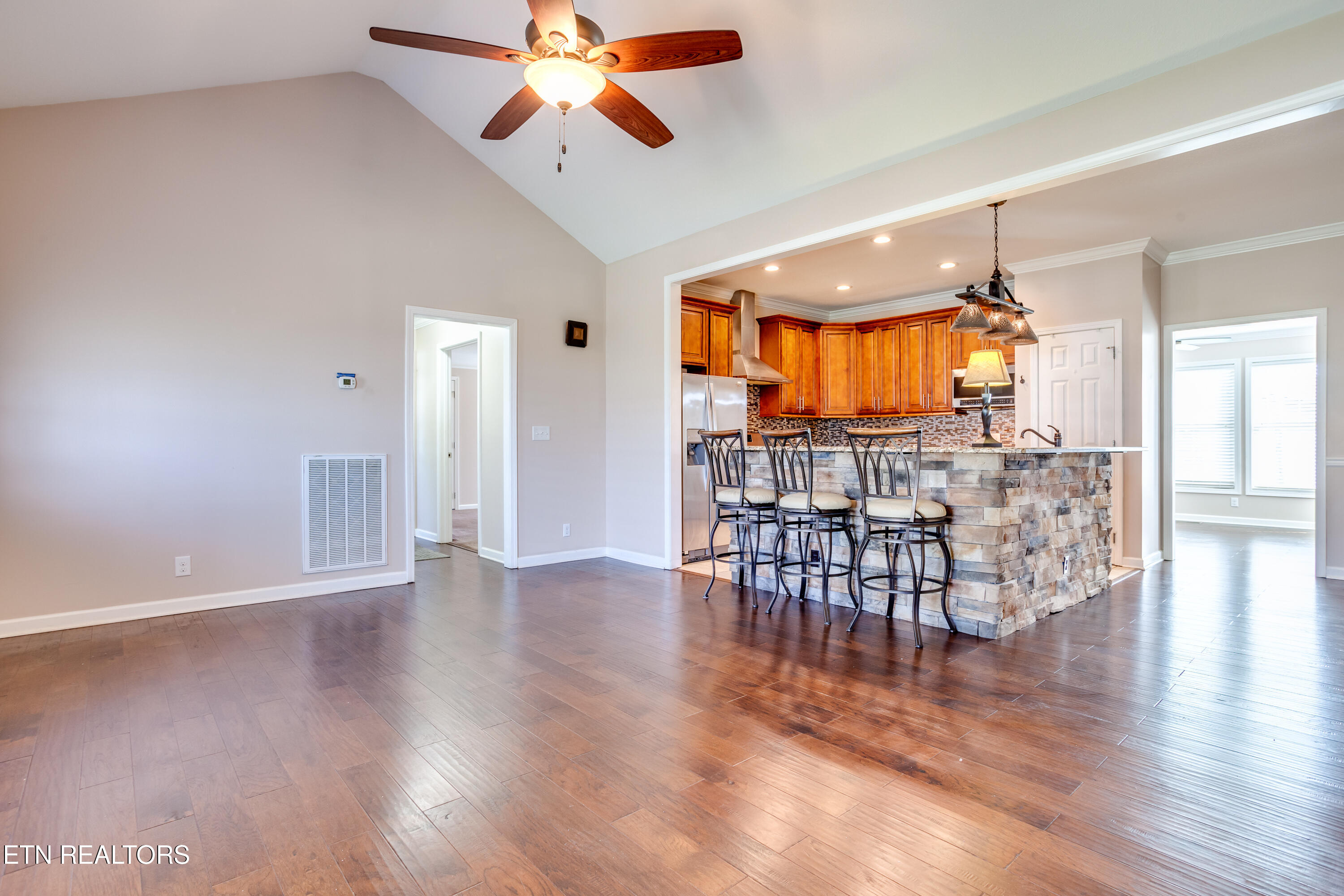 329 Hickory Lane Jacksboro TN 37757