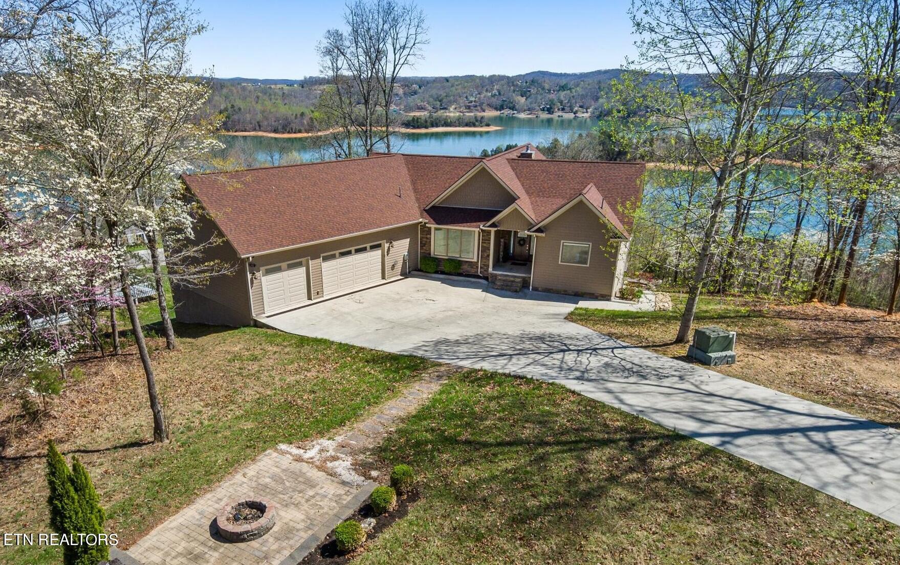 172 Smokeys Point Lafollette TN 37766