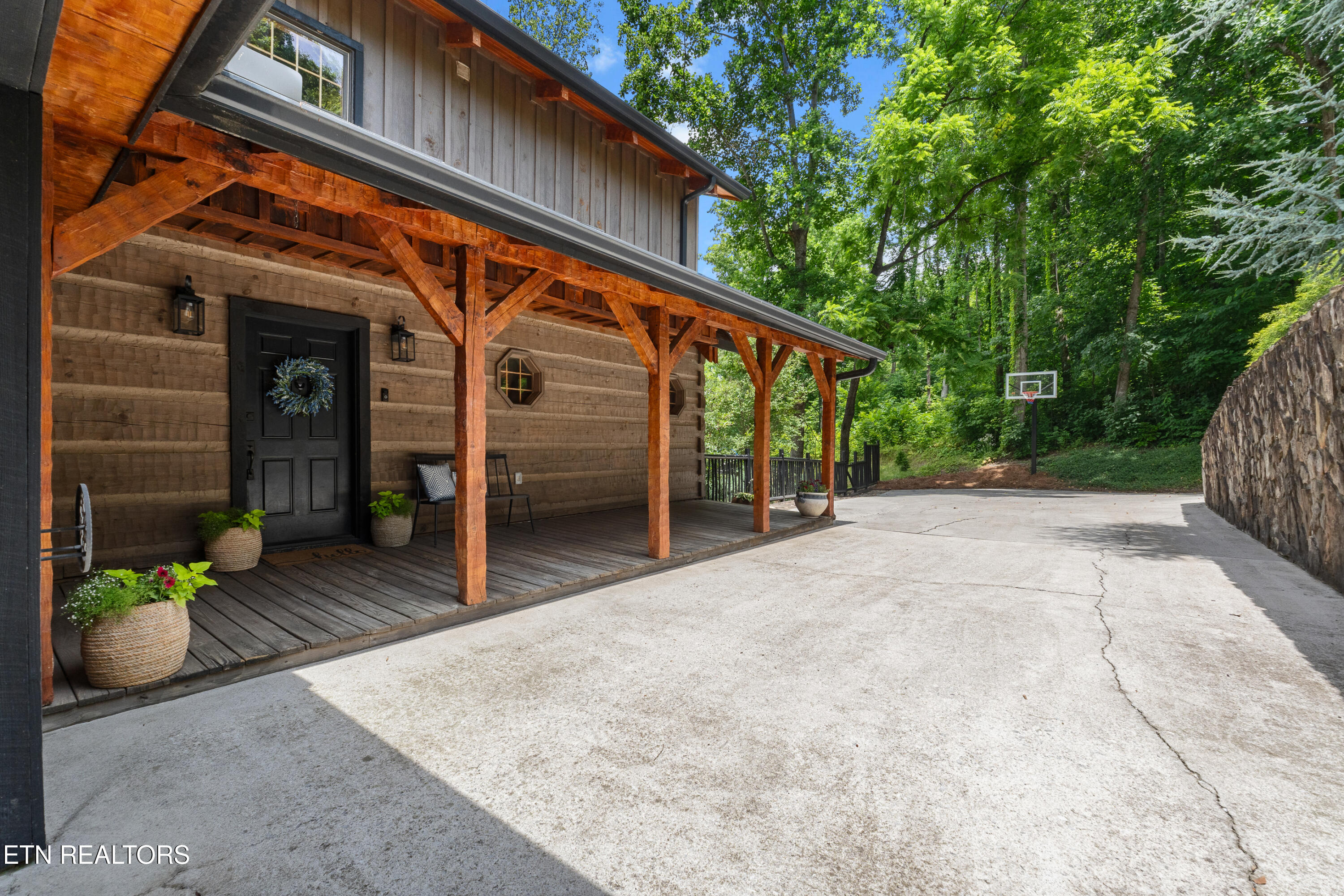 198 E Cove Drive Greenback TN 37742