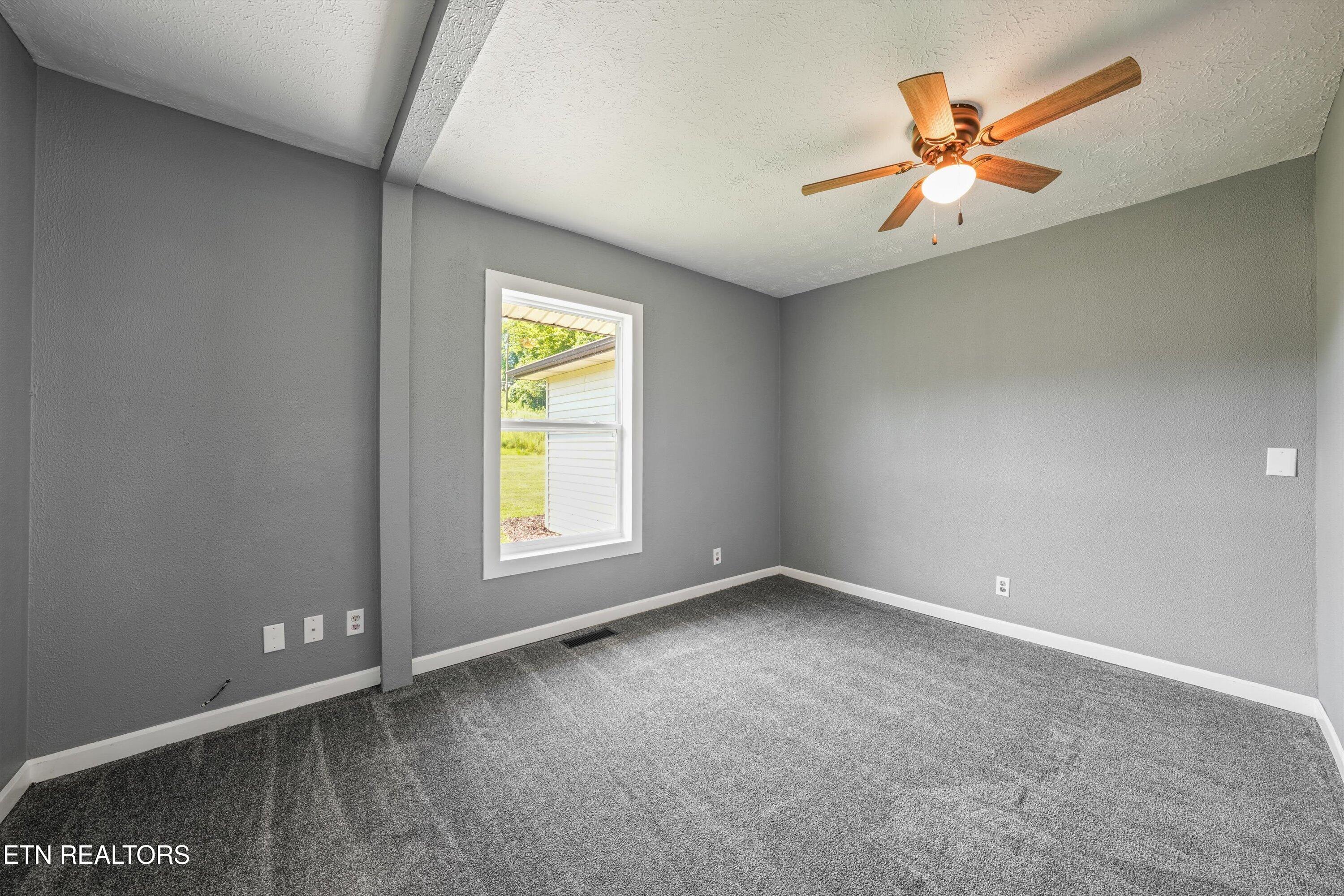 502 Wallace Avenue Rocky Top TN 37769