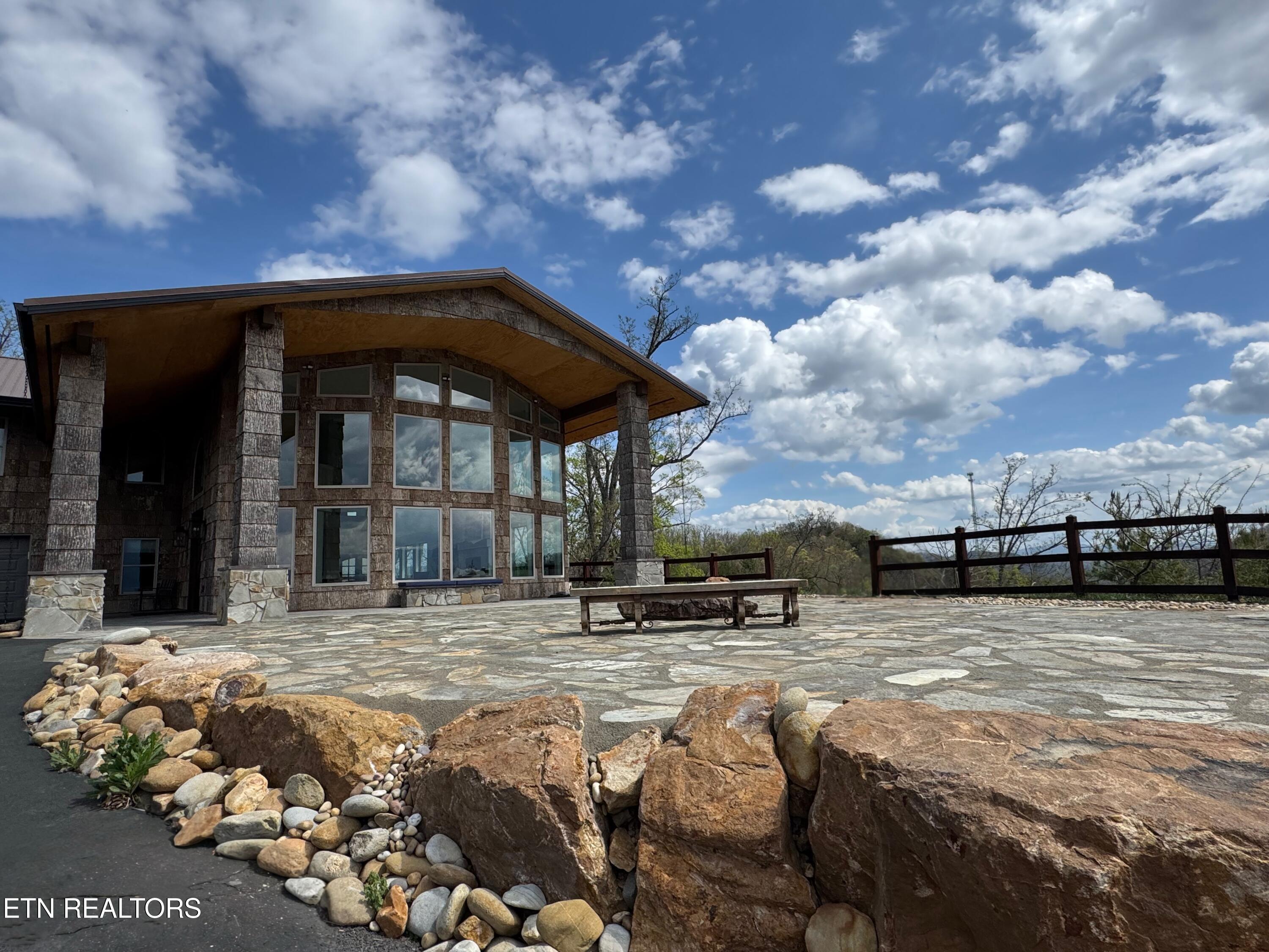 3661 Richardson Cove Road Sevierville TN 37876