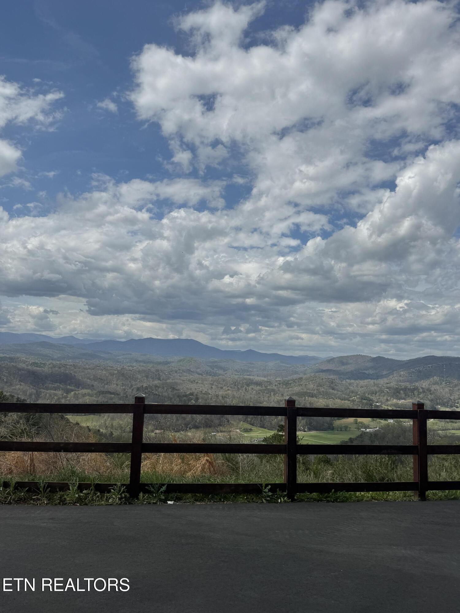 3661 Richardson Cove Road Sevierville TN 37876