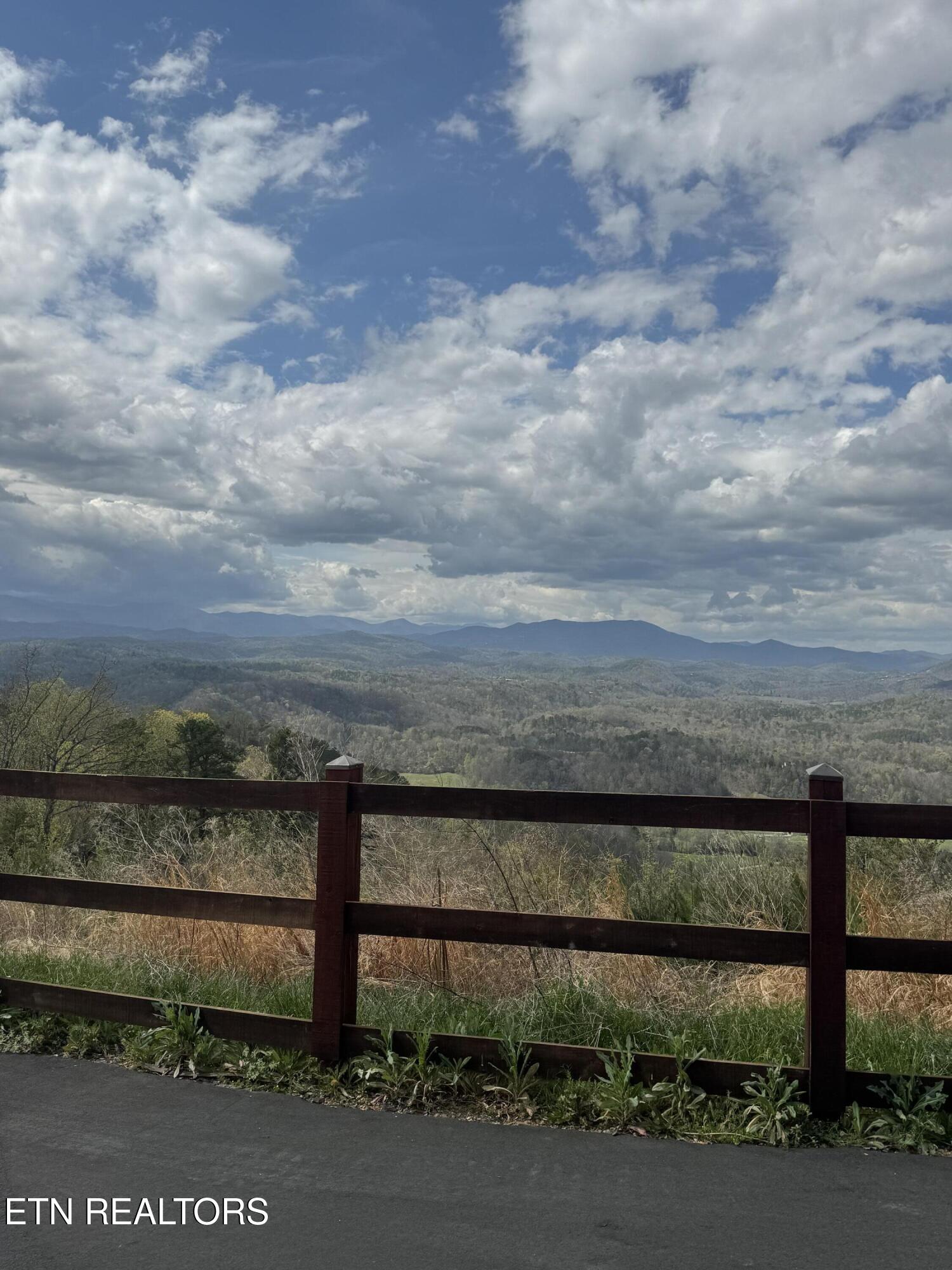 3661 Richardson Cove Road Sevierville TN 37876