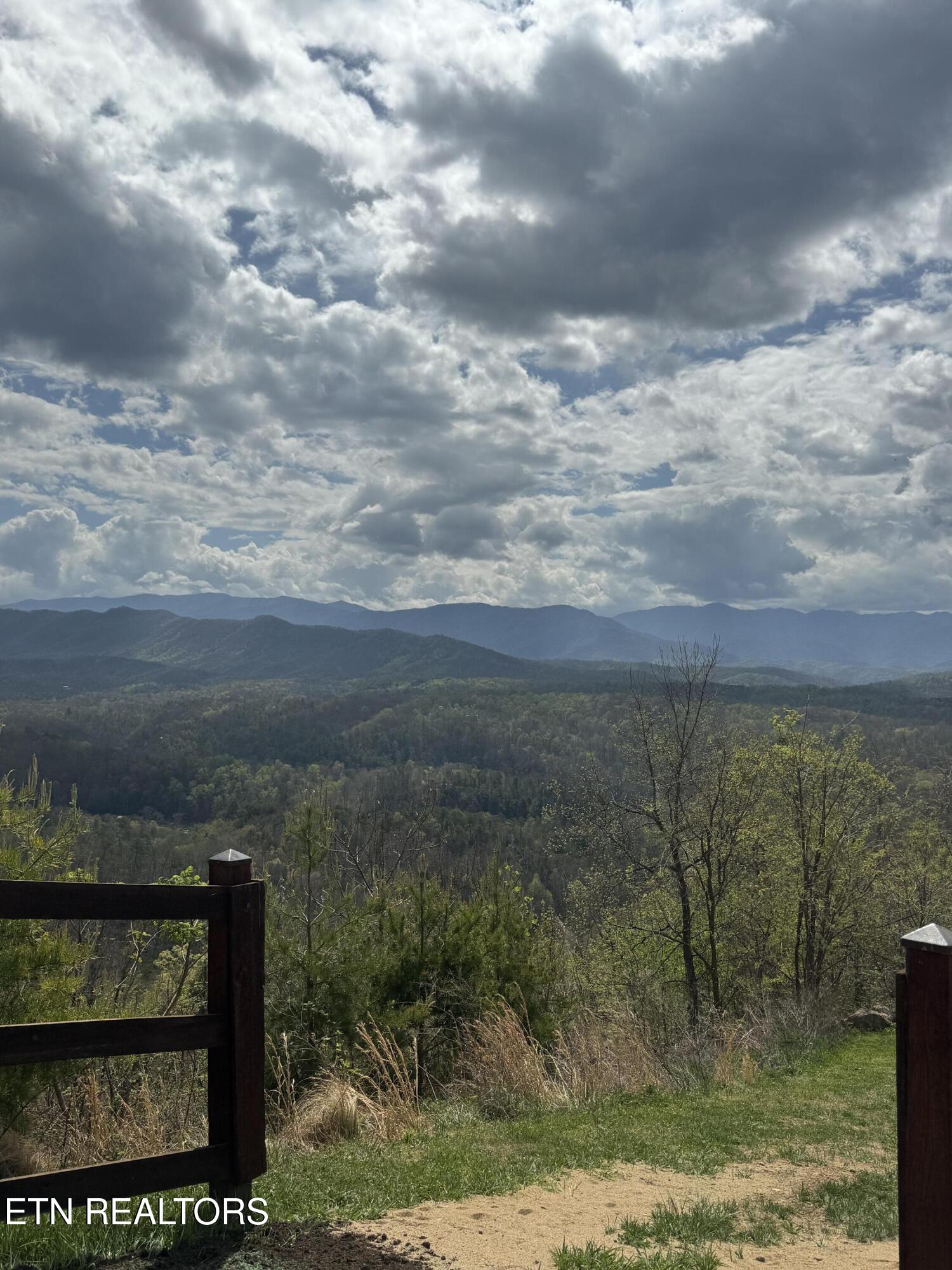 3661 Richardson Cove Road Sevierville TN 37876