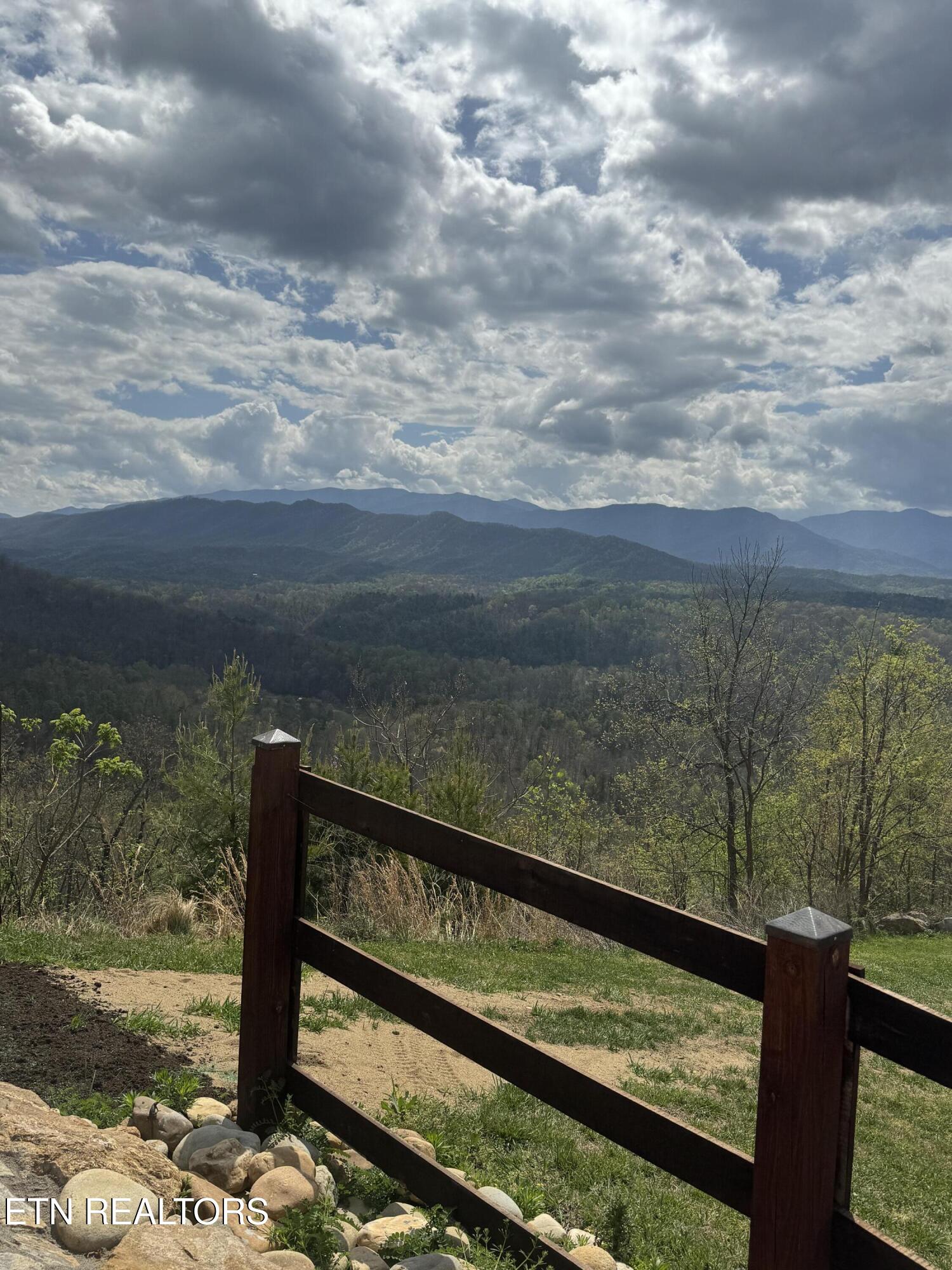 3661 Richardson Cove Road Sevierville TN 37876
