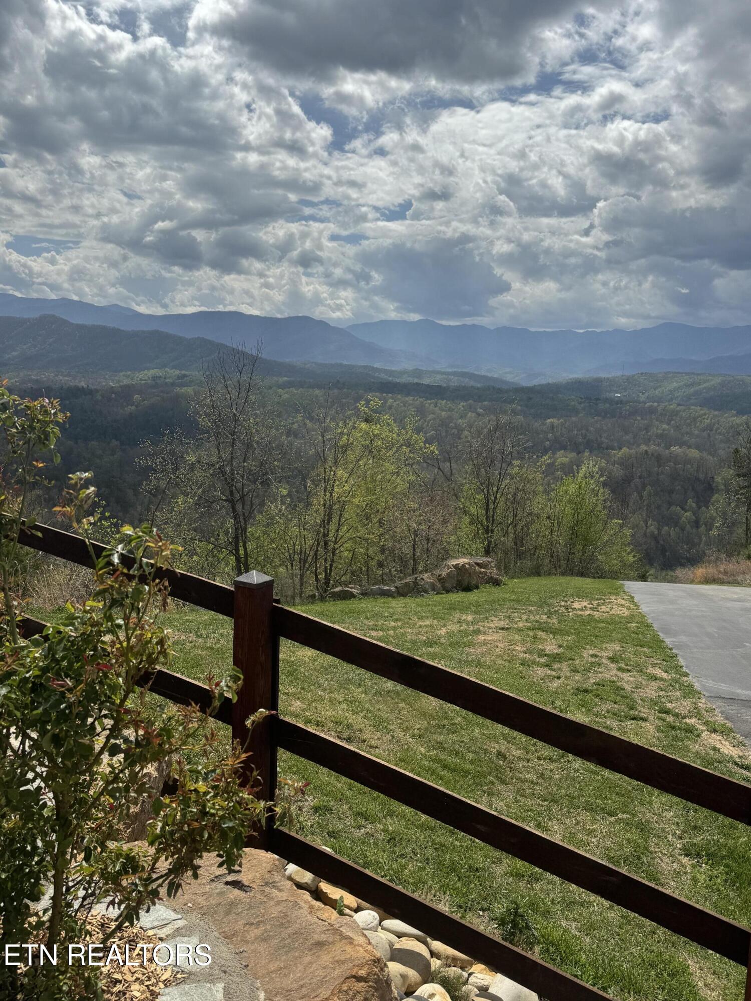 3661 Richardson Cove Road Sevierville TN 37876