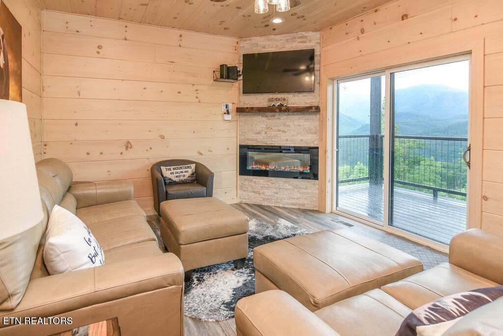 962 Cottage Gardens Way Gatlinburg TN 37738