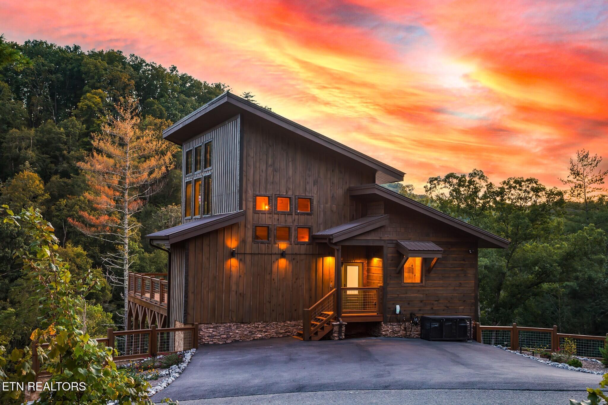 2139 Coopers Hawk Way Sevierville TN 37862