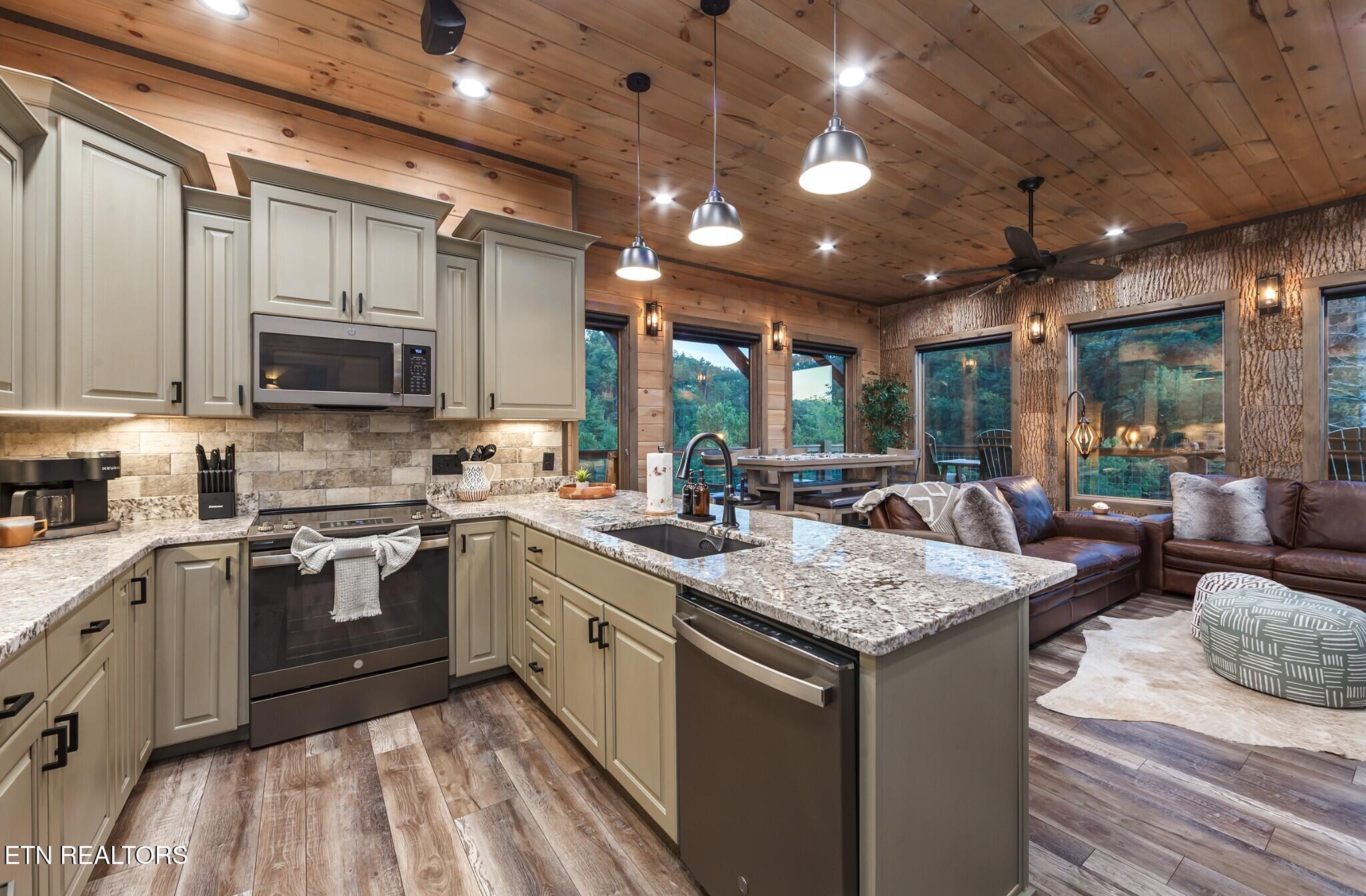 2139 Coopers Hawk Way Sevierville TN 37862