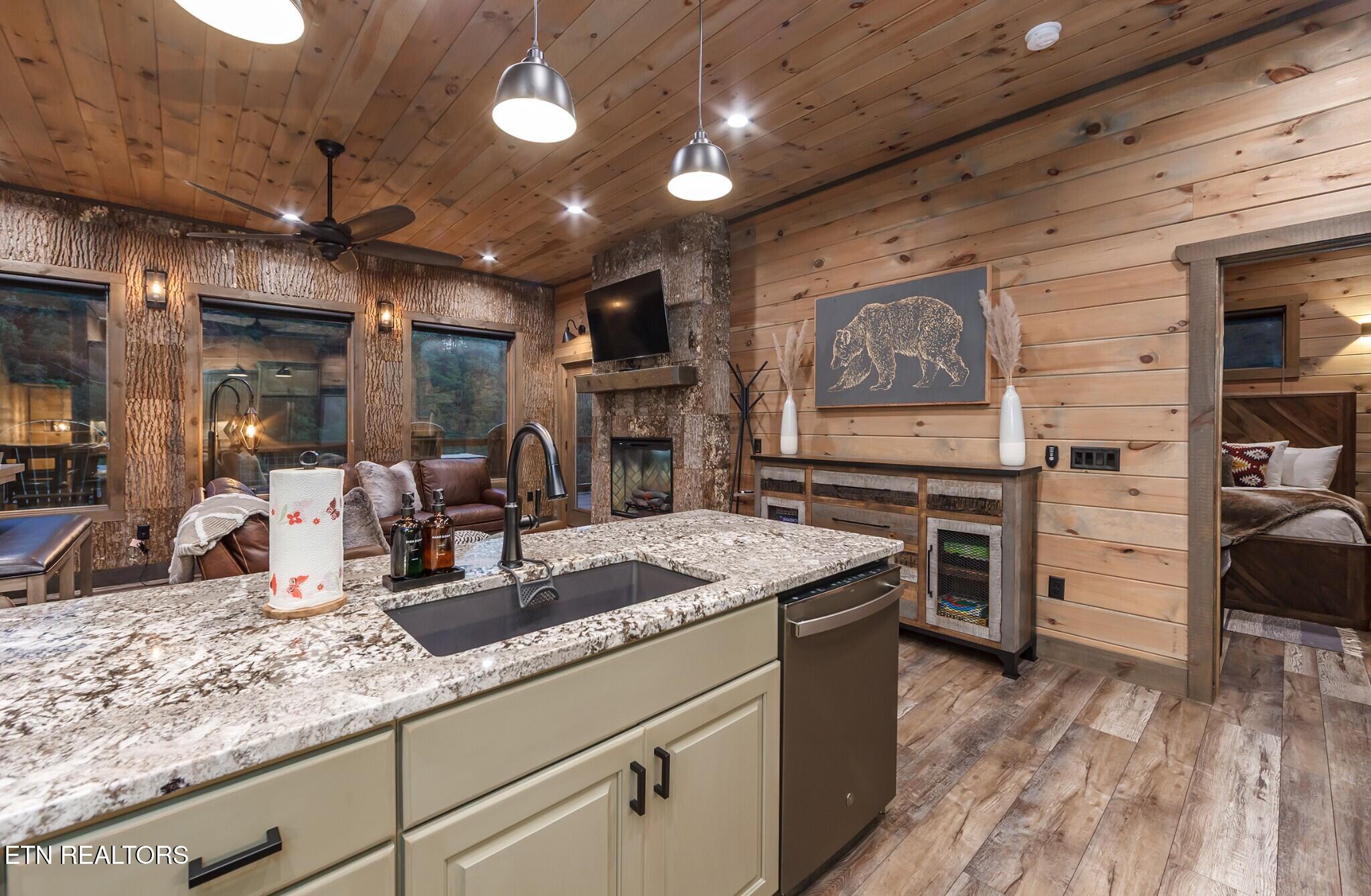2139 Coopers Hawk Way Sevierville TN 37862