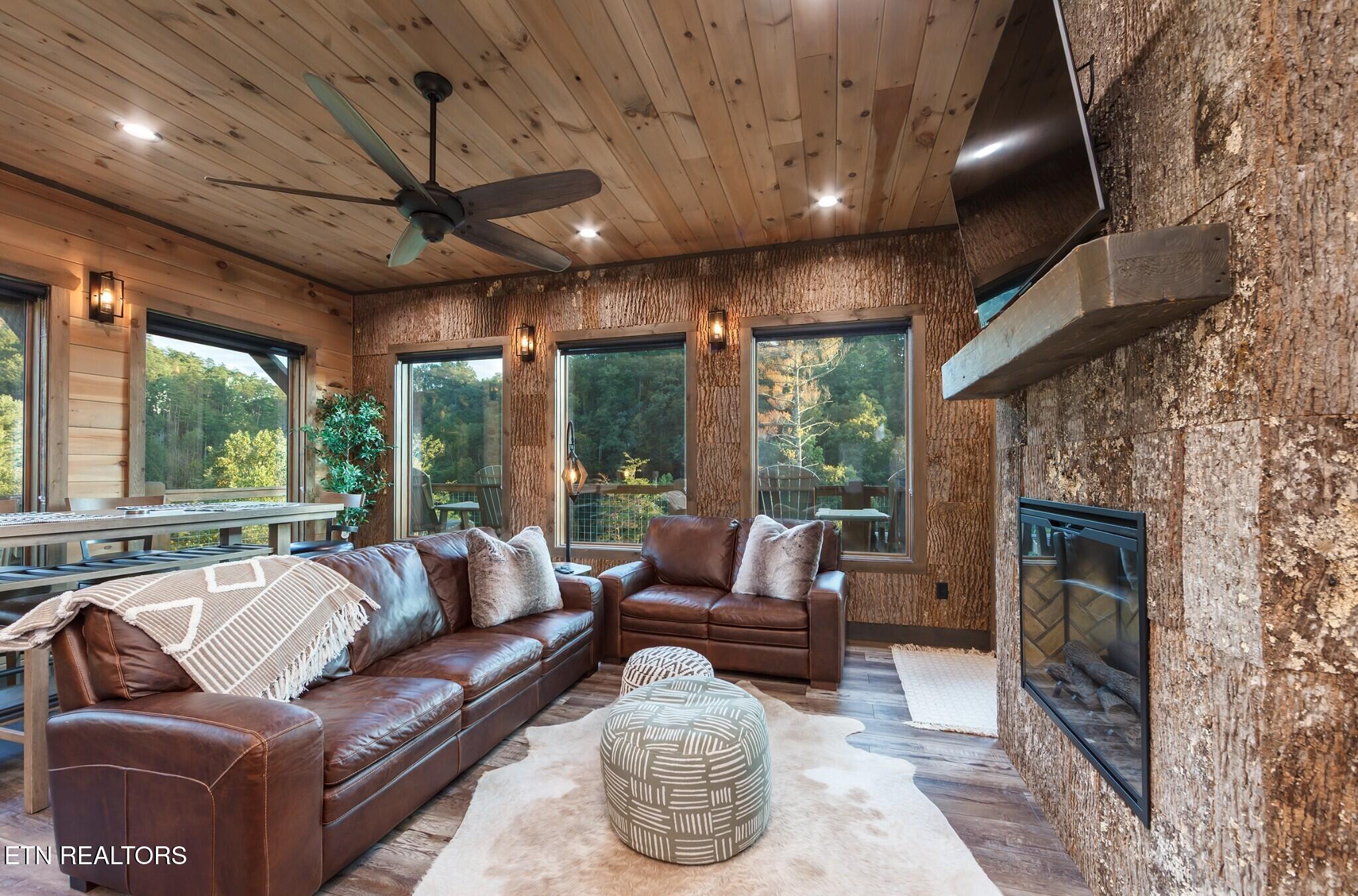 2139 Coopers Hawk Way Sevierville TN 37862