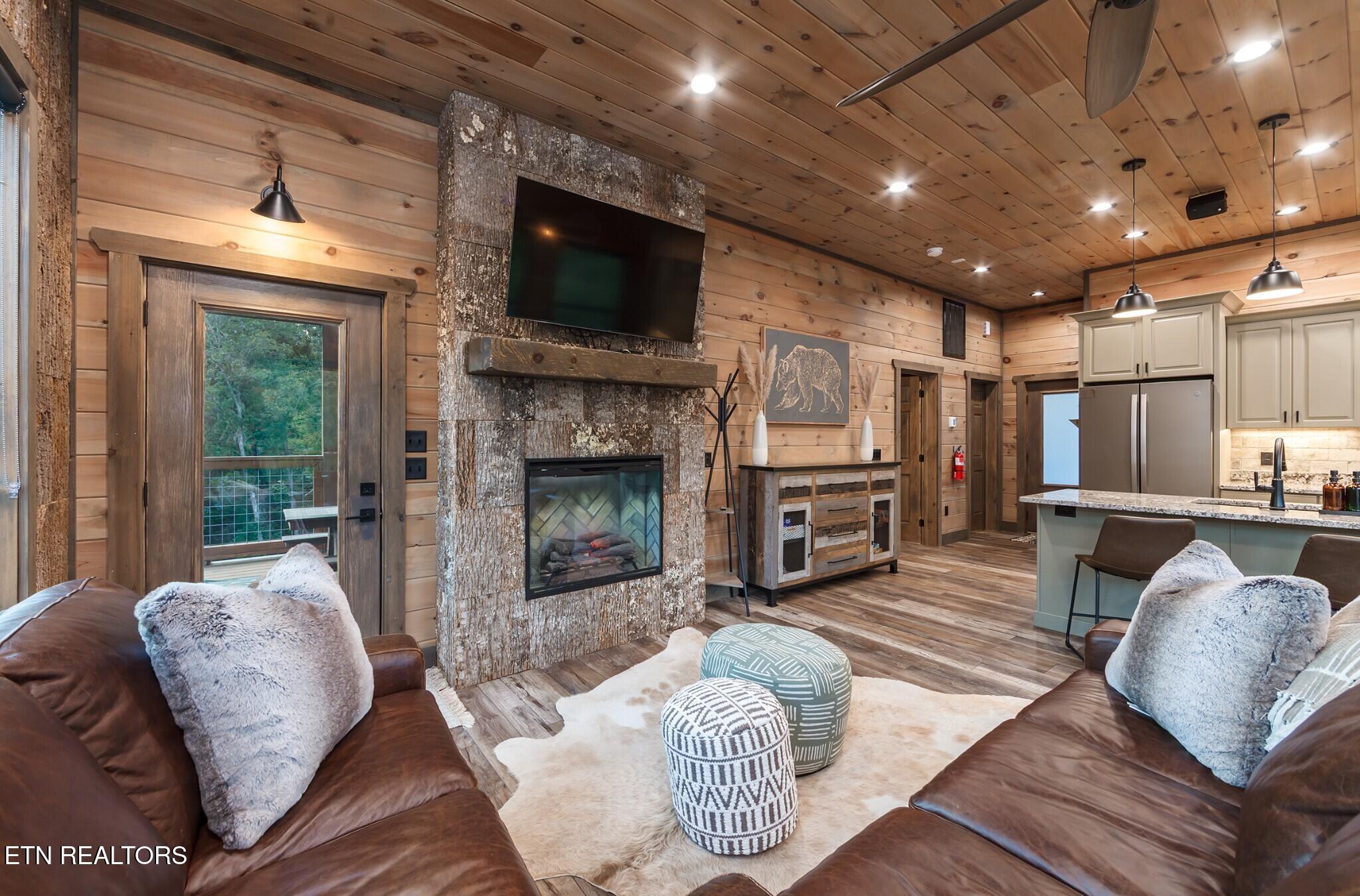 2139 Coopers Hawk Way Sevierville TN 37862