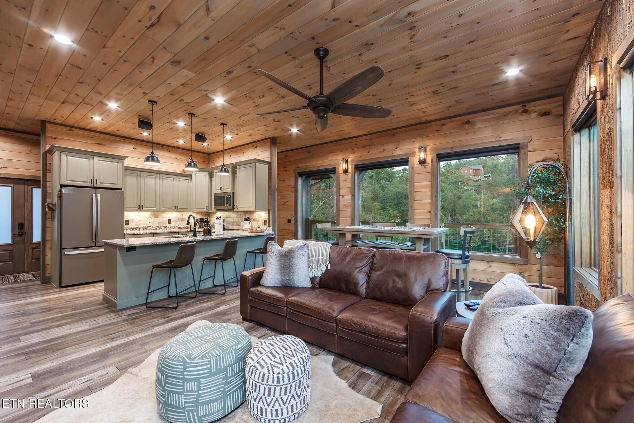 2139 Coopers Hawk Way Sevierville TN 37862
