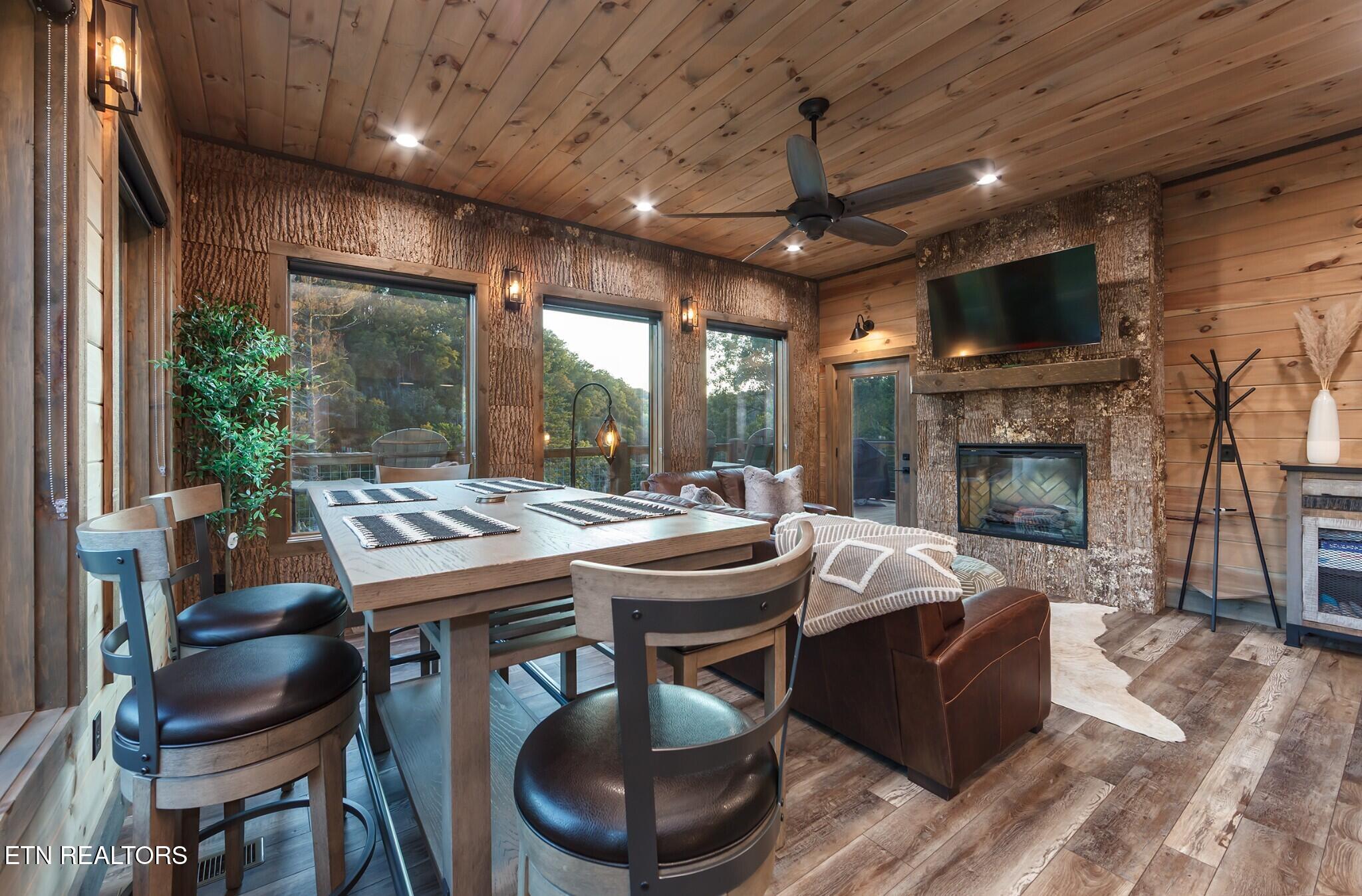 2139 Coopers Hawk Way Sevierville TN 37862