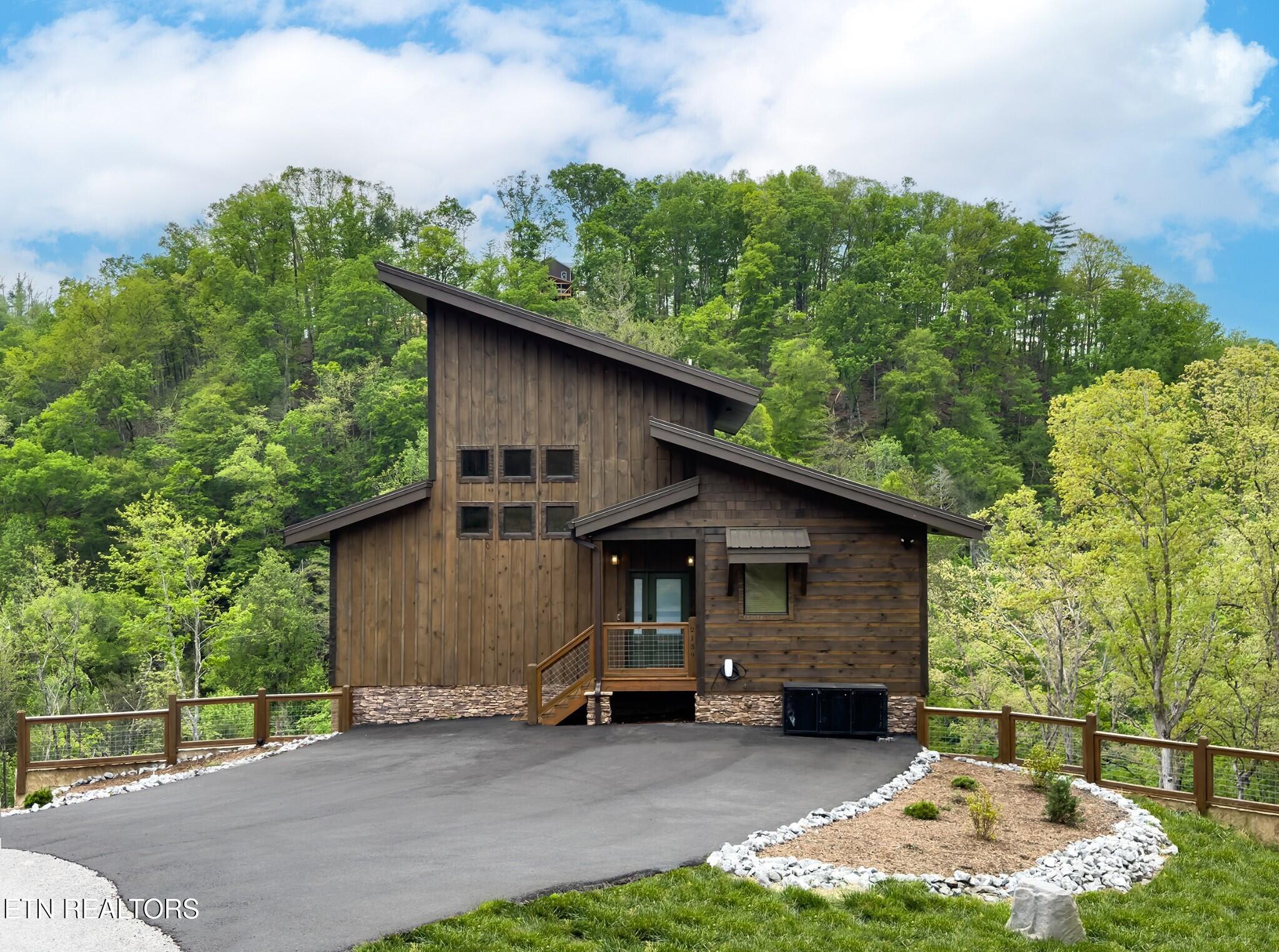 2139 Coopers Hawk Way Sevierville TN 37862