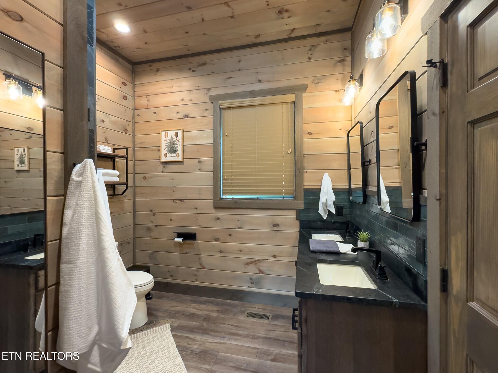 2139 Coopers Hawk Way Sevierville TN 37862