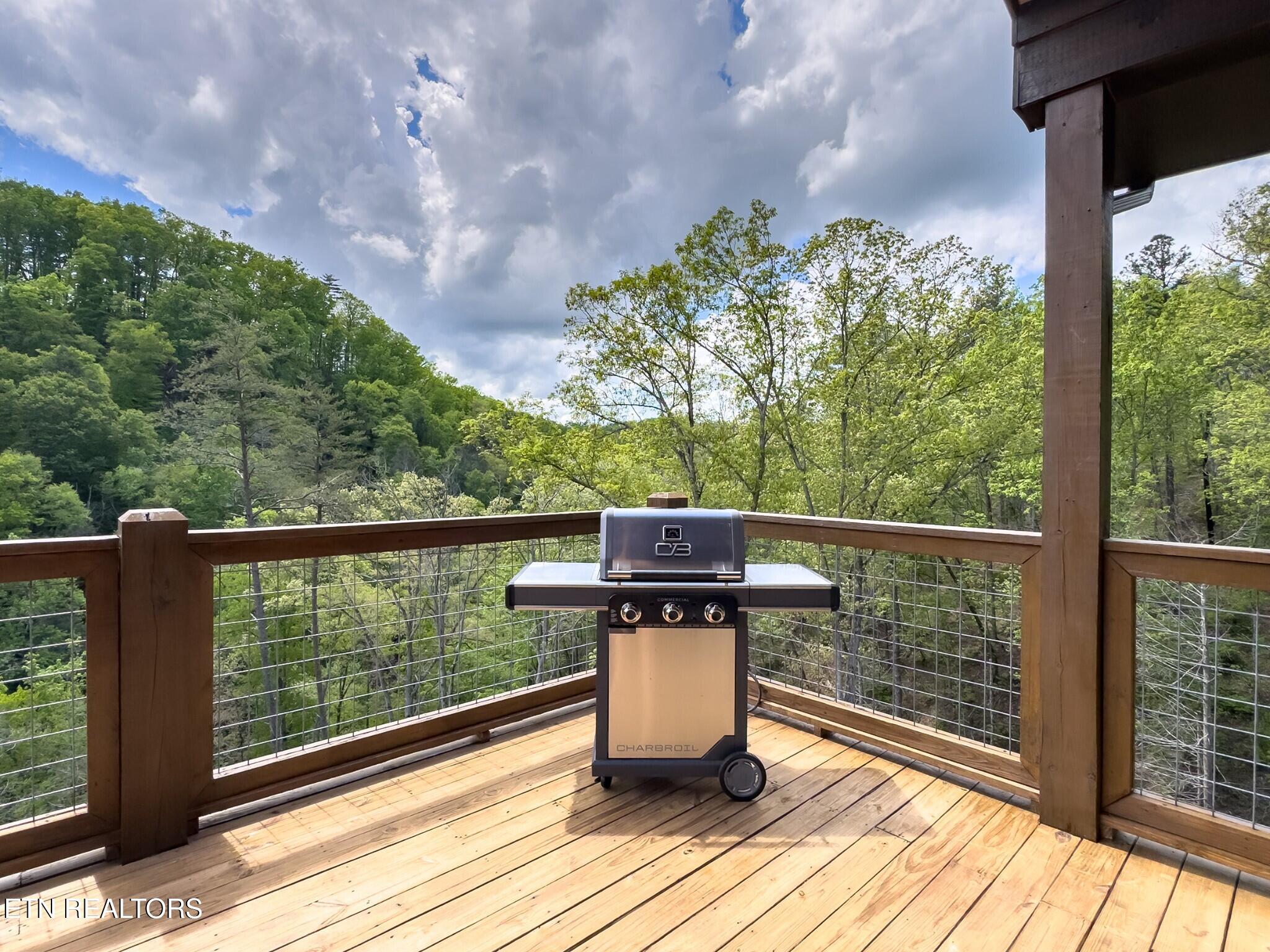 2139 Coopers Hawk Way Sevierville TN 37862