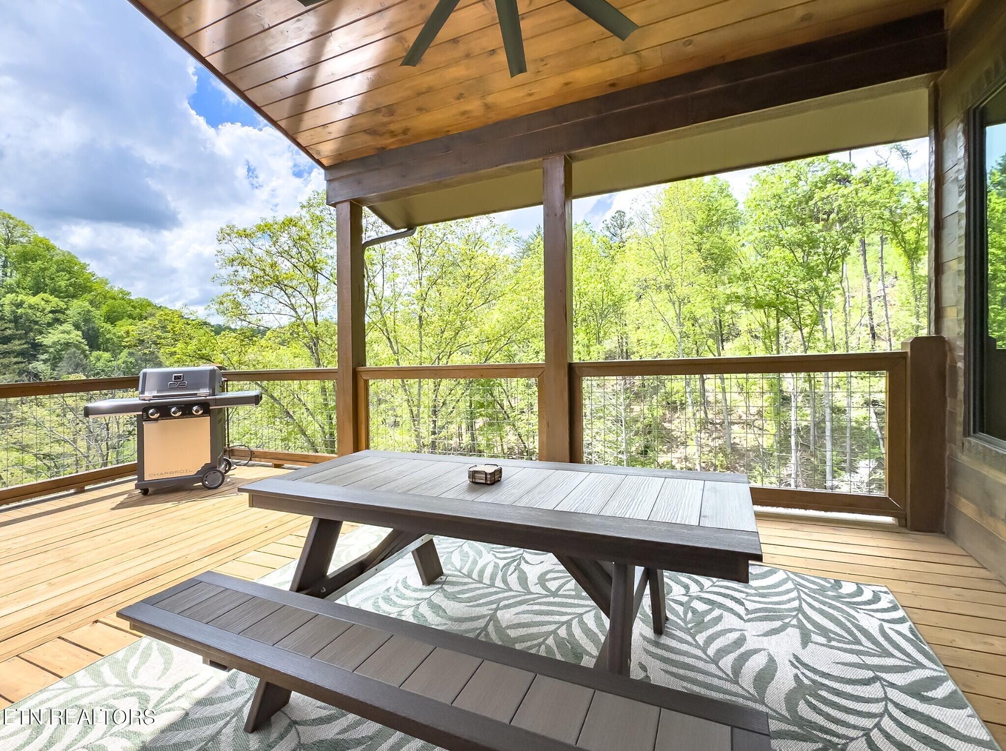 2139 Coopers Hawk Way Sevierville TN 37862