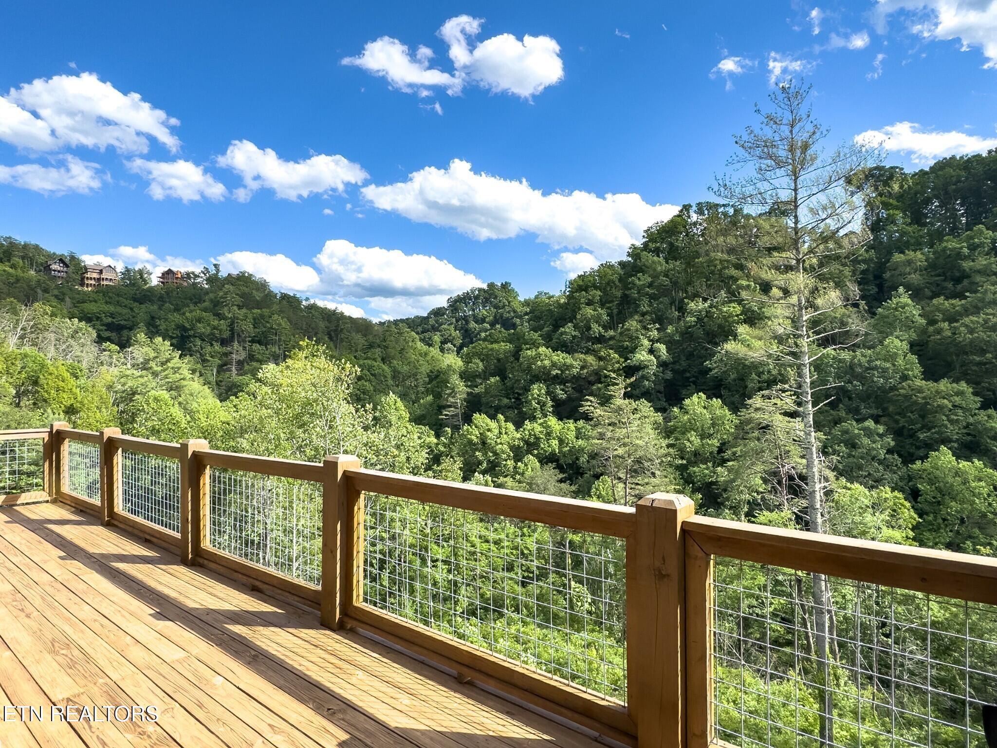 2139 Coopers Hawk Way Sevierville TN 37862