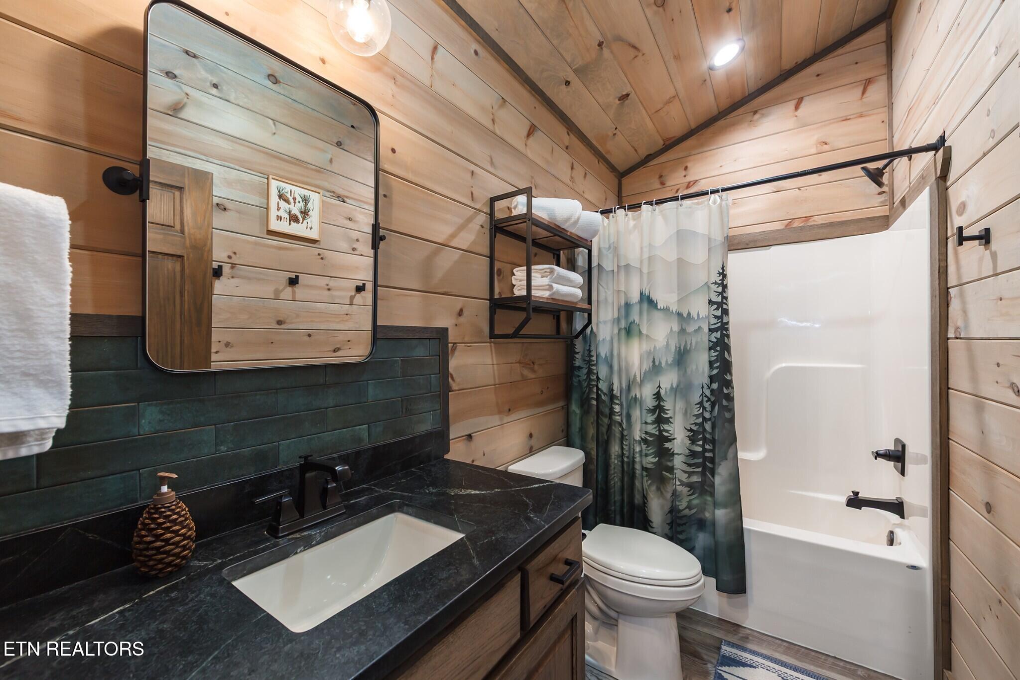 2139 Coopers Hawk Way Sevierville TN 37862