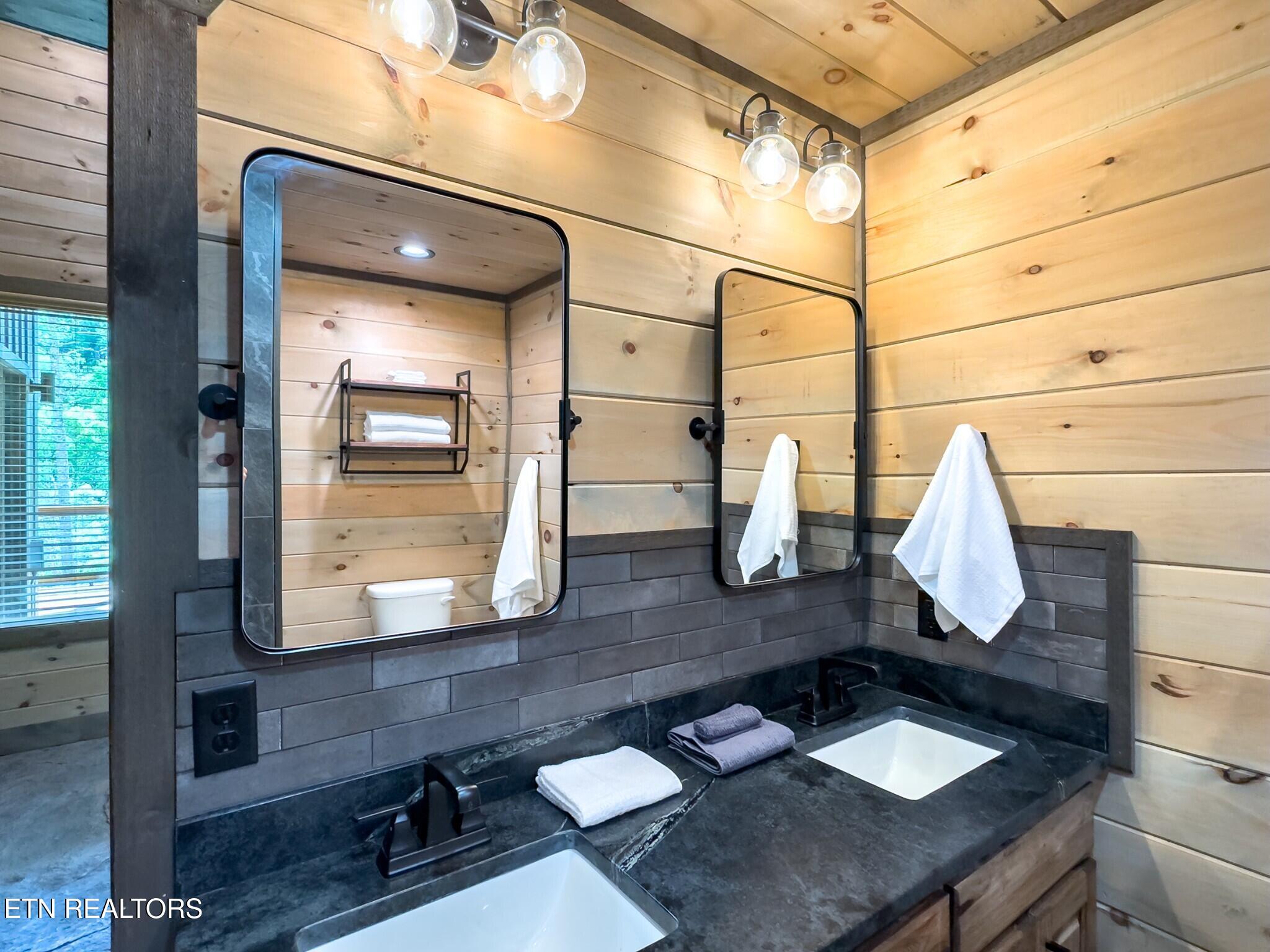 2139 Coopers Hawk Way Sevierville TN 37862