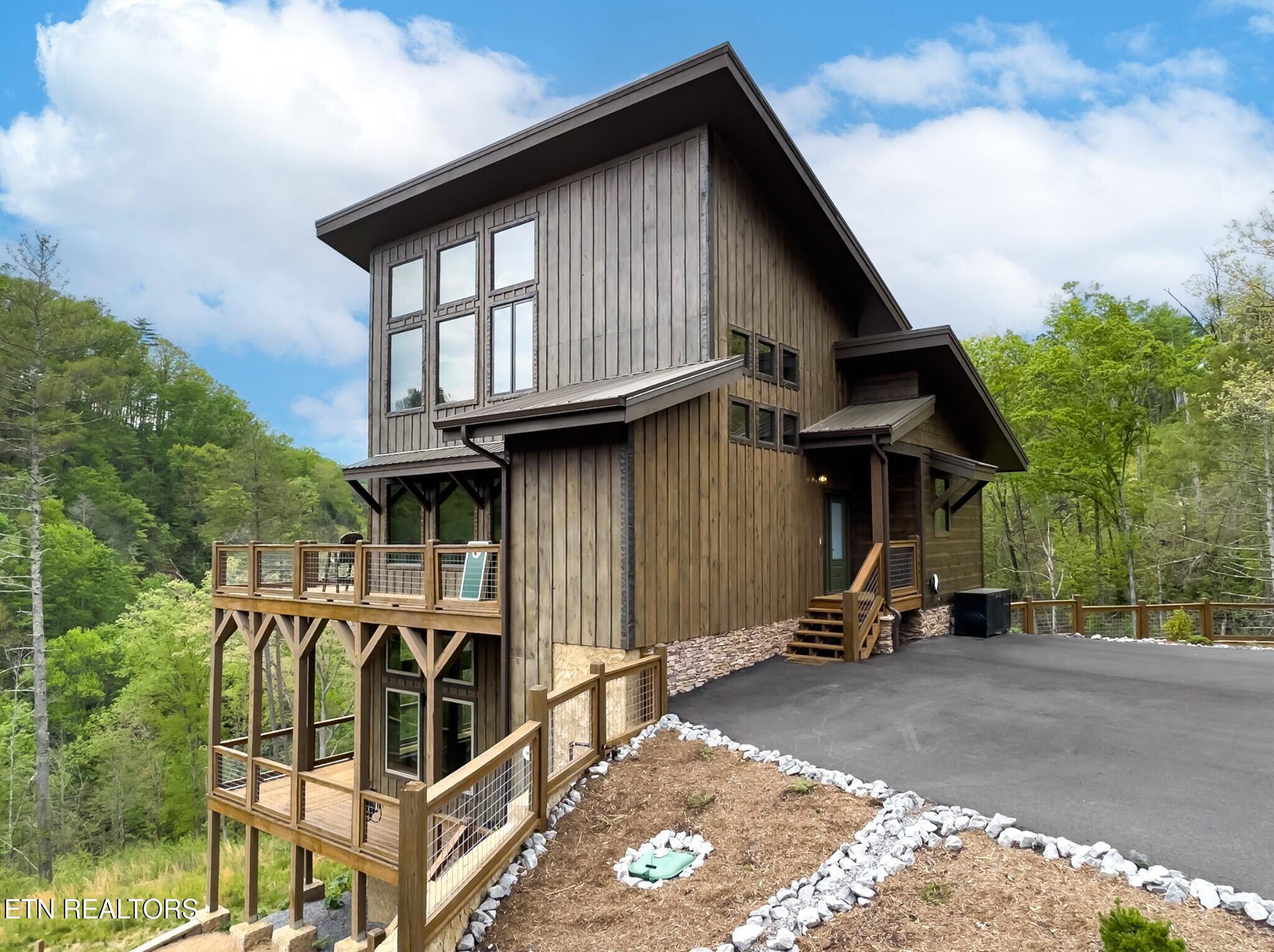 2139 Coopers Hawk Way Sevierville TN 37862