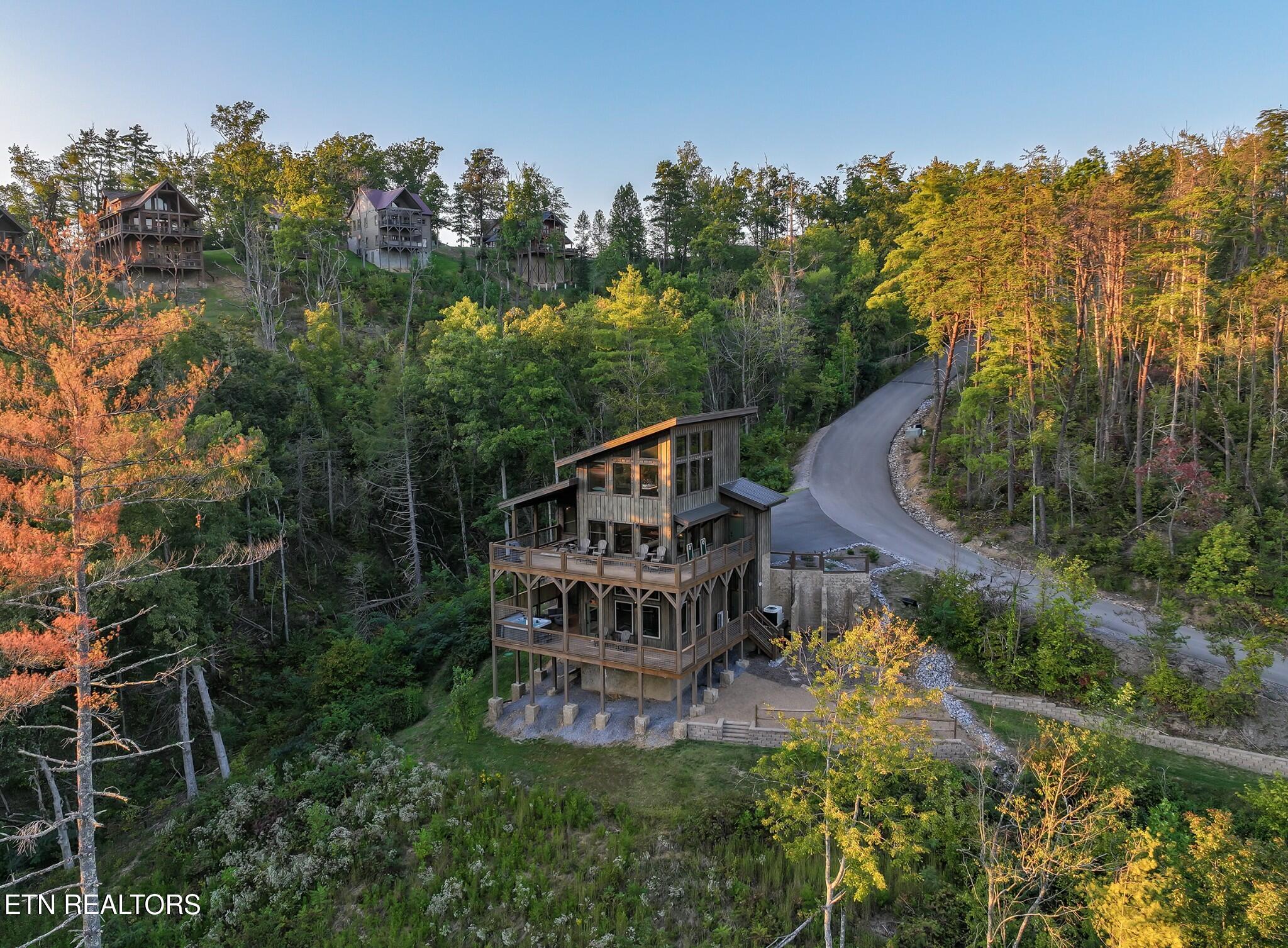 2139 Coopers Hawk Way Sevierville TN 37862