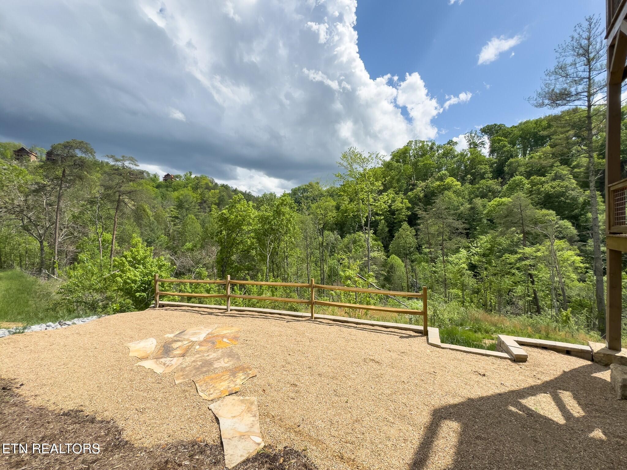 2139 Coopers Hawk Way Sevierville TN 37862