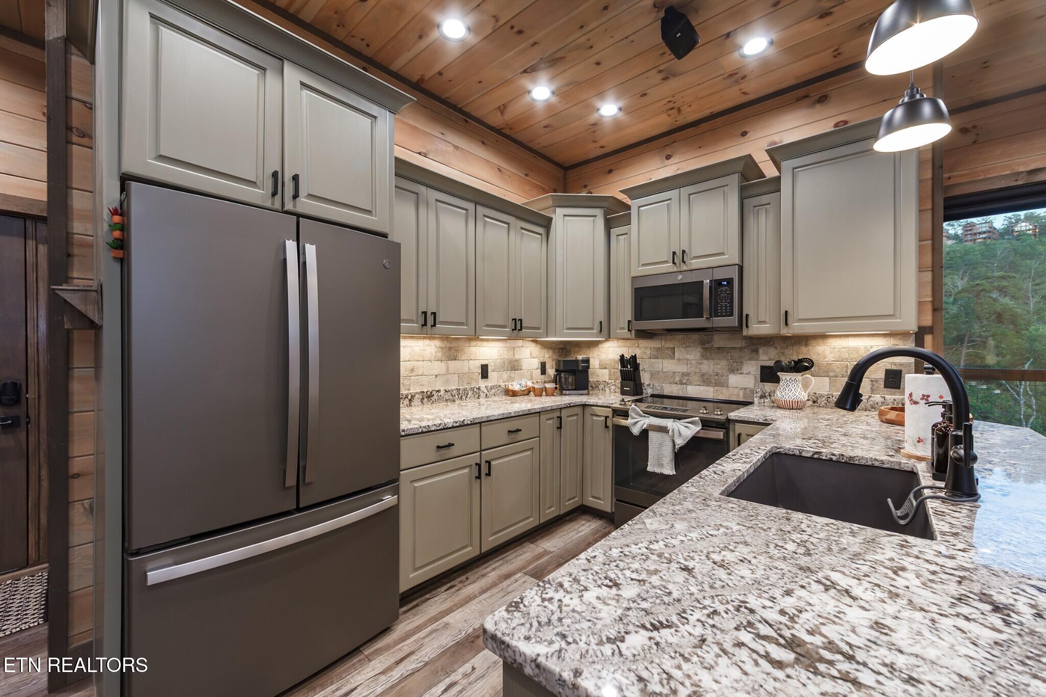 2139 Coopers Hawk Way Sevierville TN 37862
