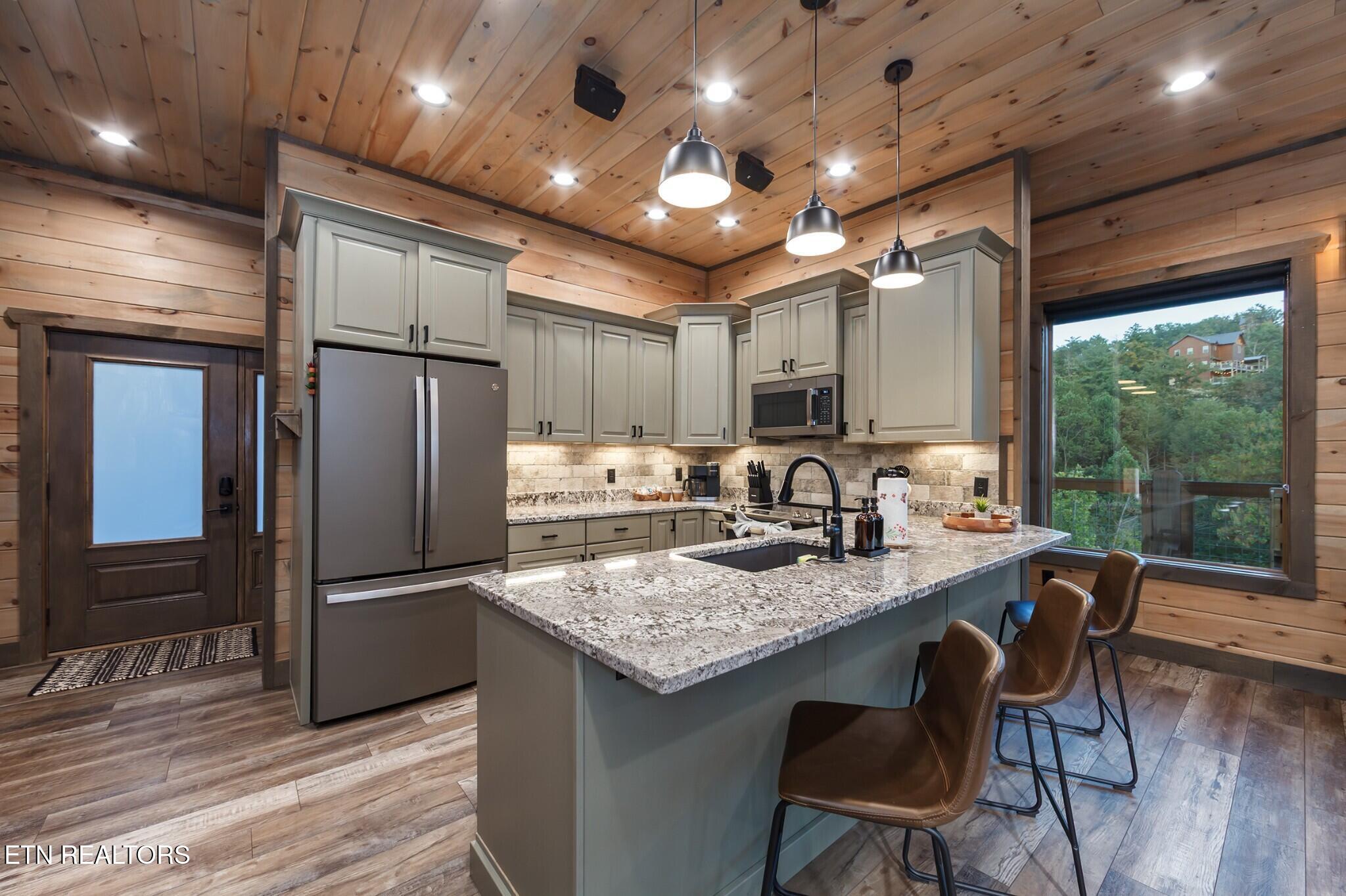 2139 Coopers Hawk Way Sevierville TN 37862