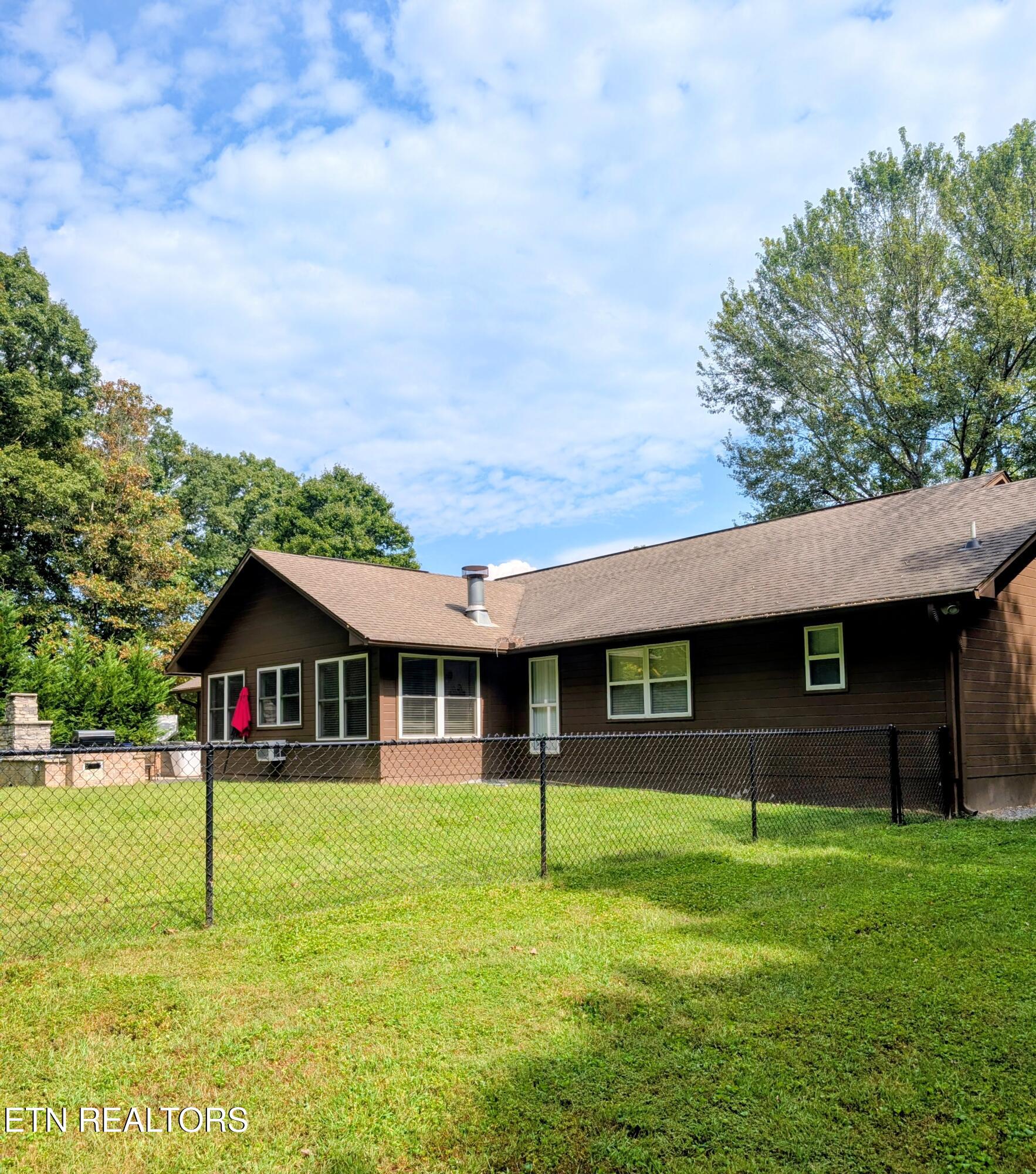 3240 W Laurelwood Avenue Sevierville TN 37862