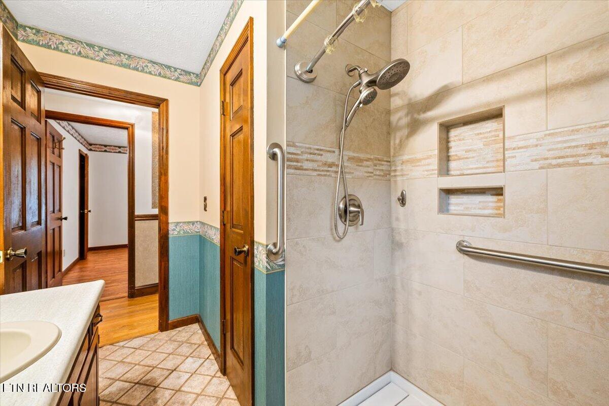 318 Springfield Drive Lafollette TN 37766
