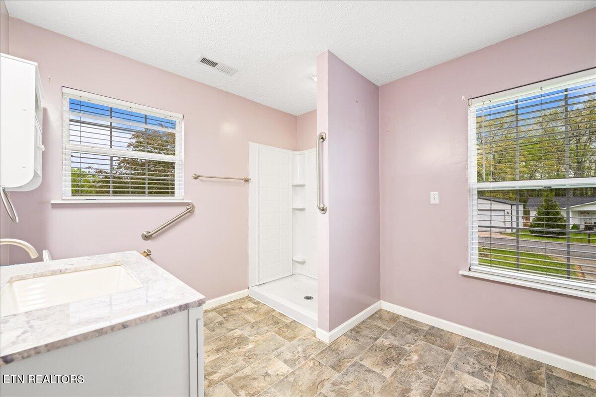 318 Springfield Drive Lafollette TN 37766