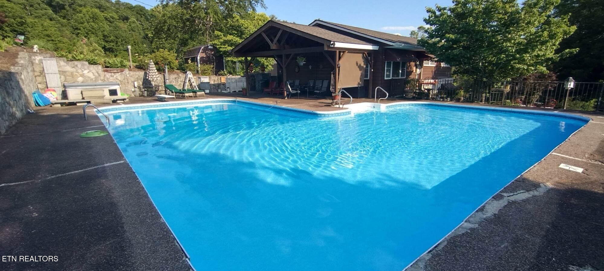 572 Mountain Road Clinton TN 37716