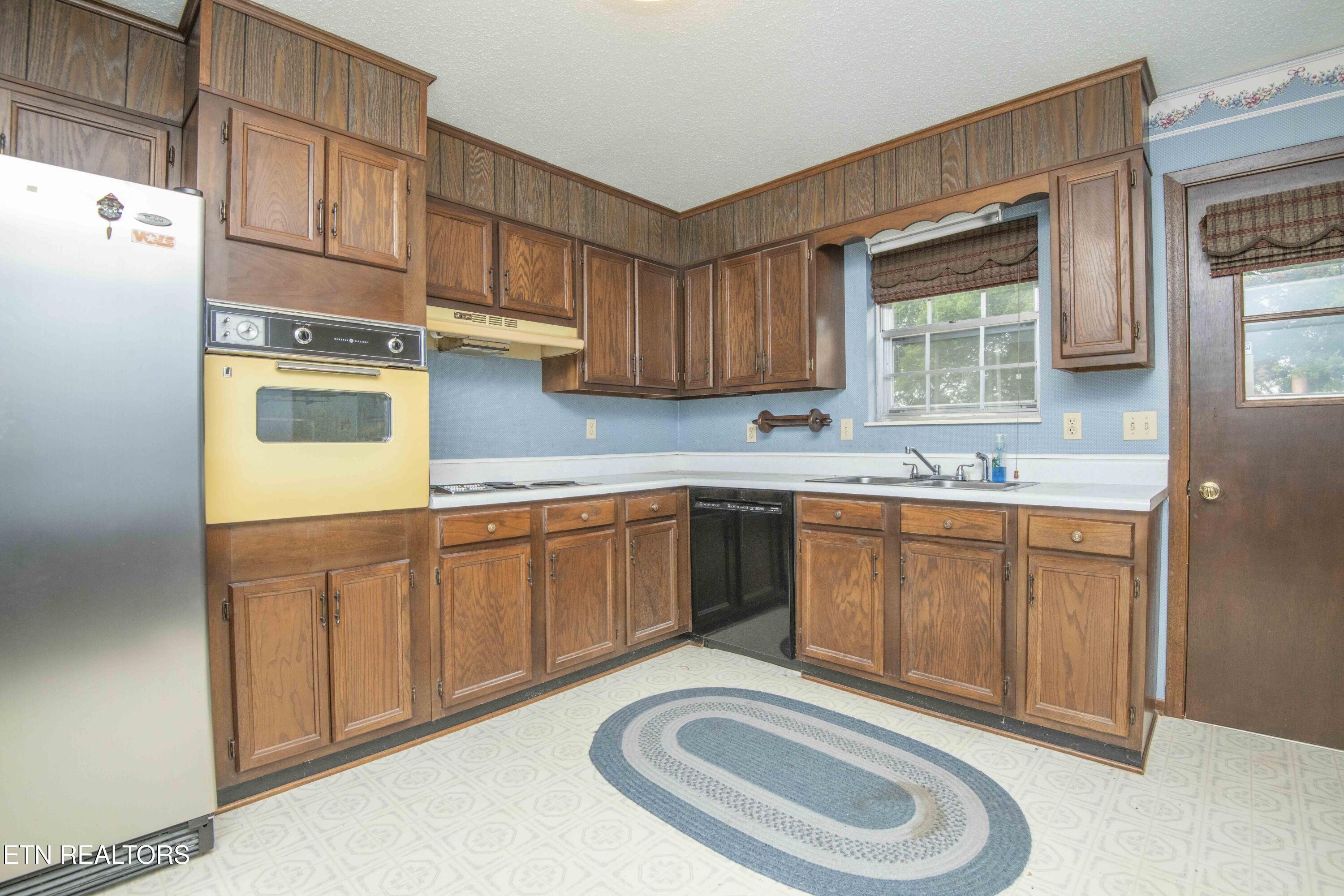 800 Foster Drive Lenoir City TN 37772
