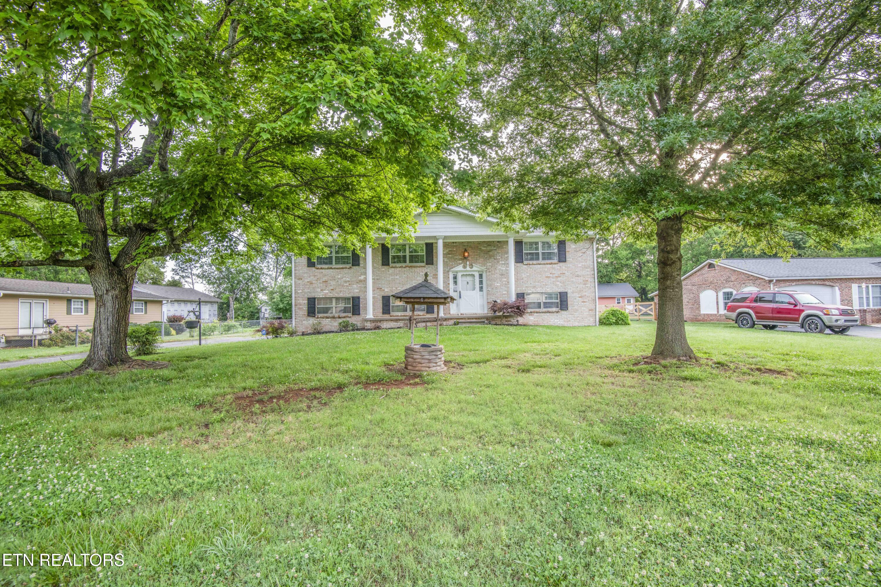 800 Foster Drive Lenoir City TN 37772