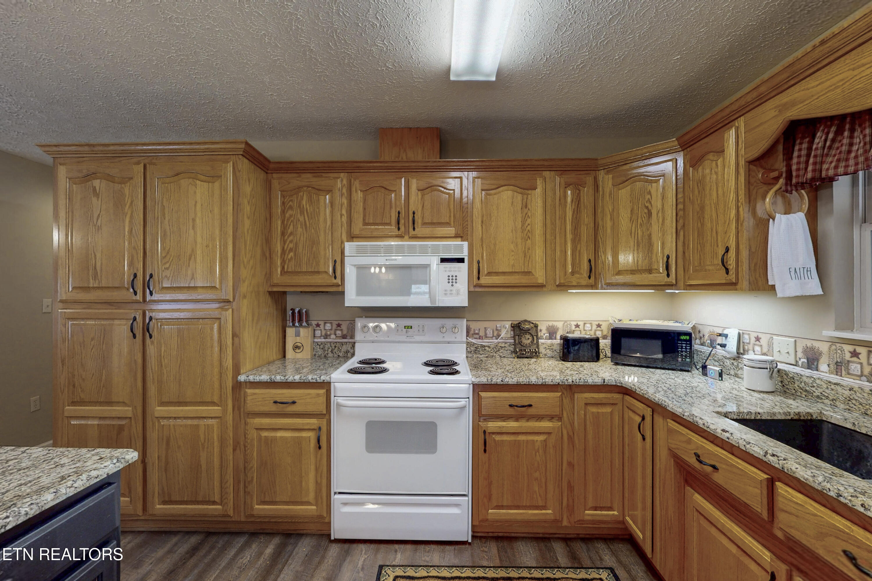 877 Laurel Lake Circle Madisonville TN 37354