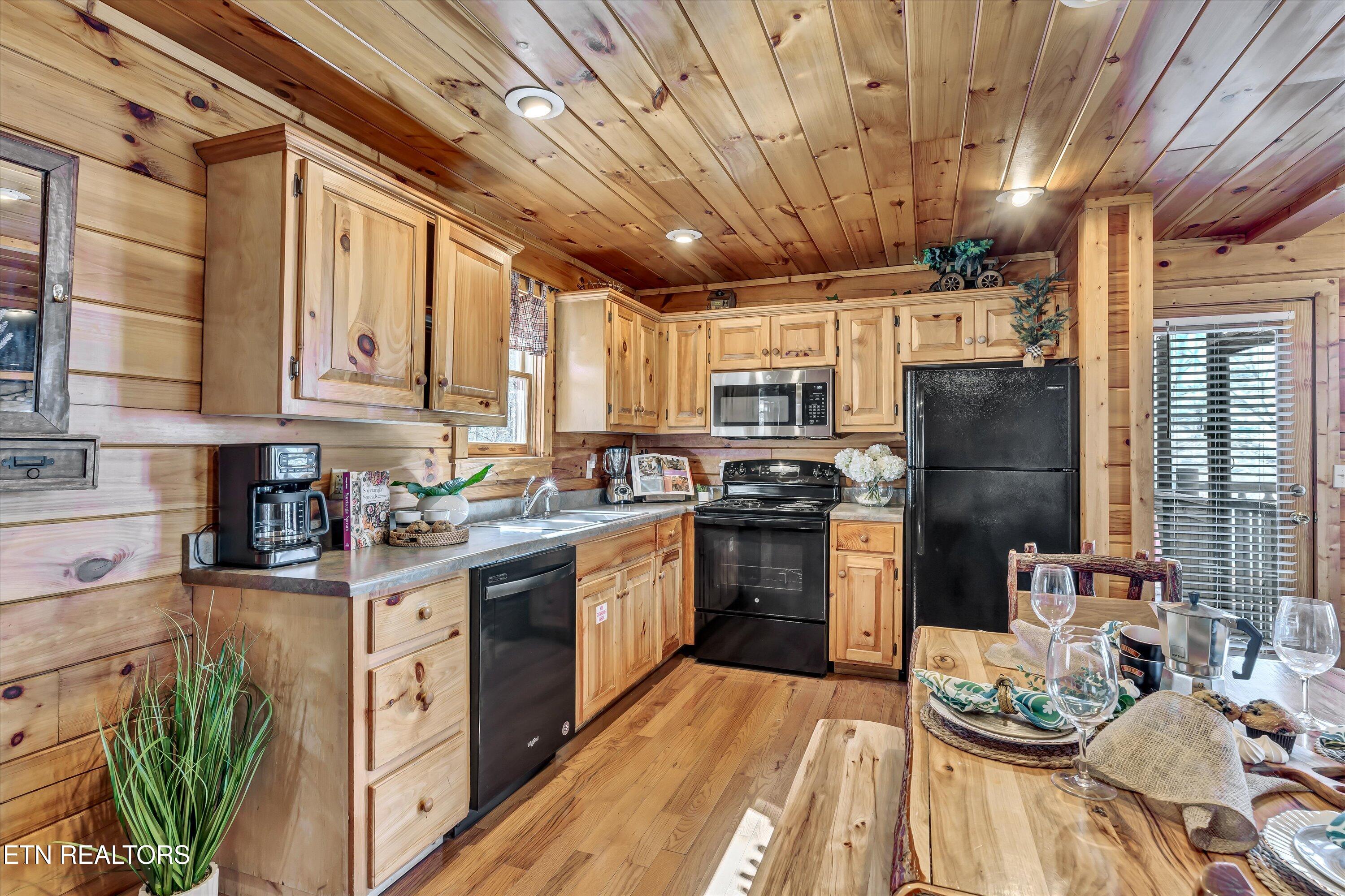 1904 Rhododendron Lane Sevierville TN 37876