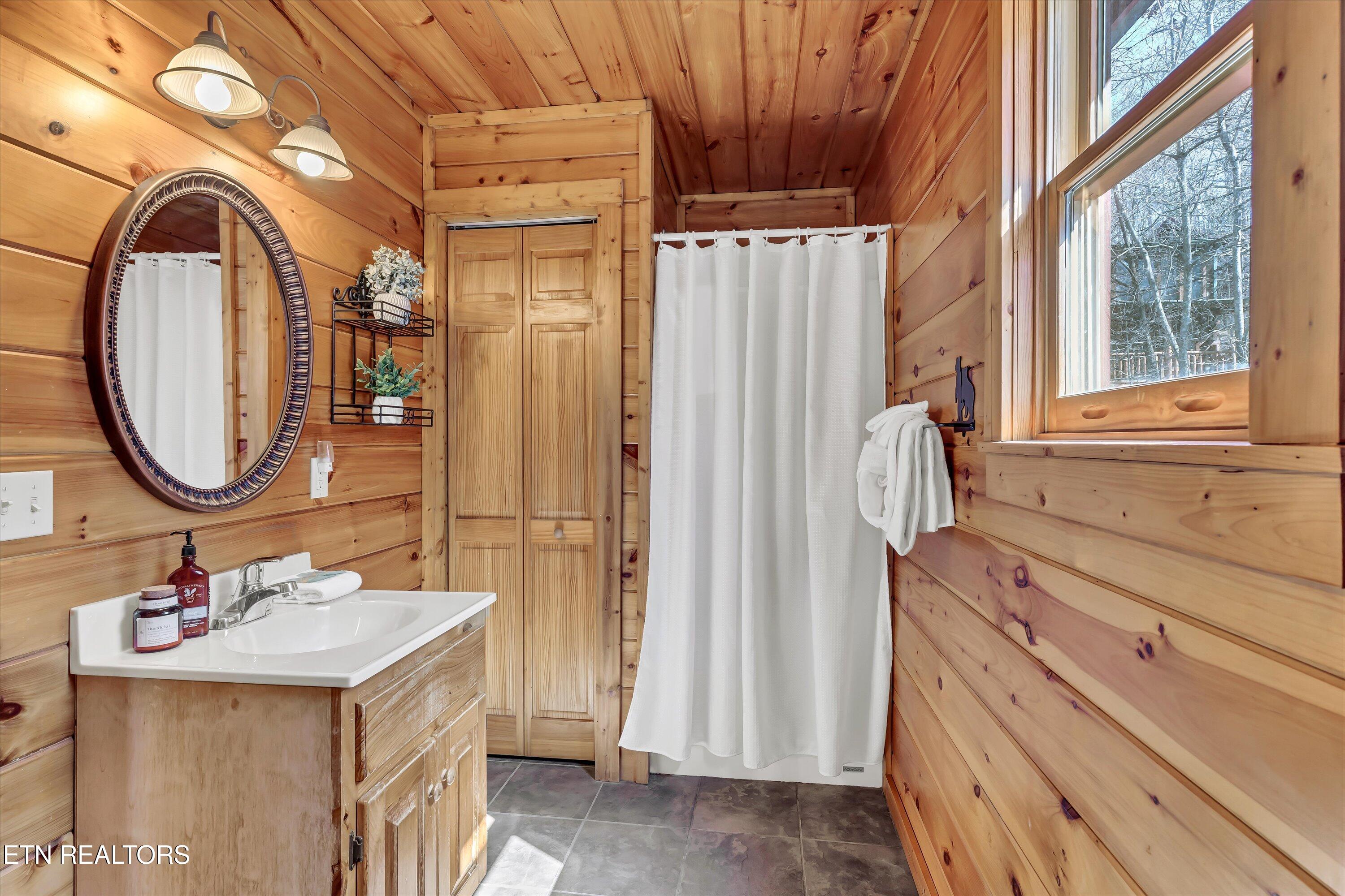 1904 Rhododendron Lane Sevierville TN 37876