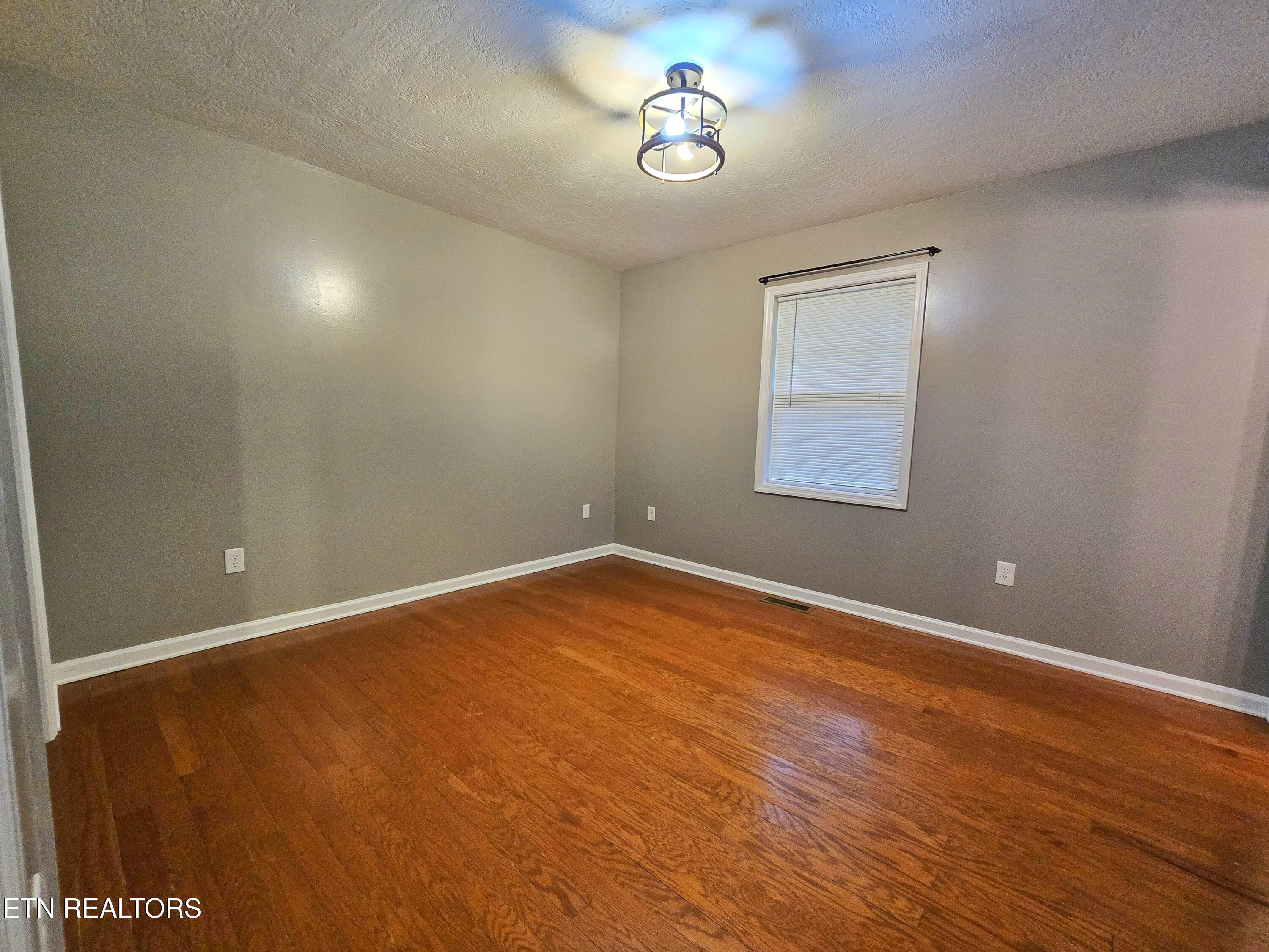 516 N 11th Street Lafollette TN 37766