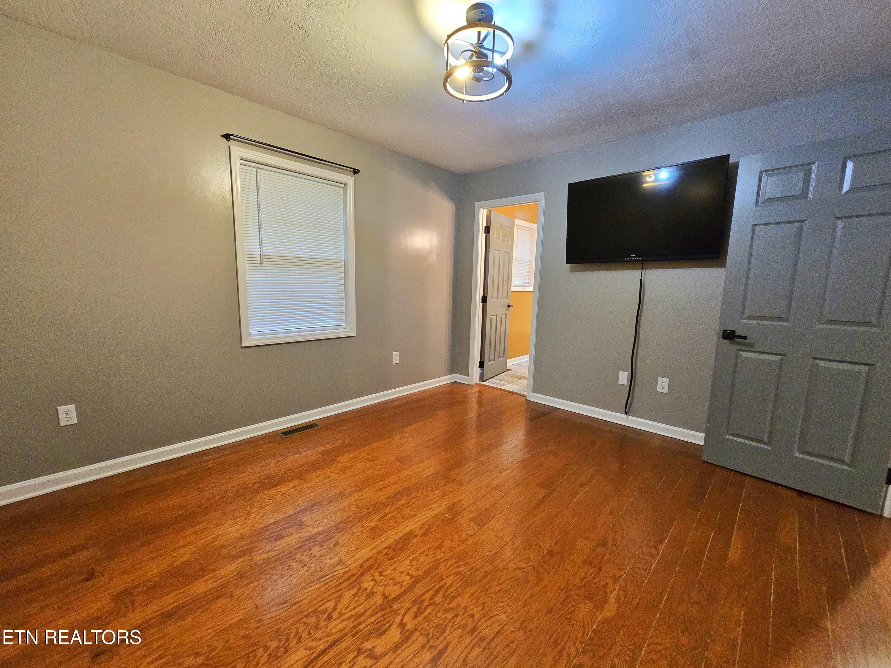 516 N 11th Street Lafollette TN 37766