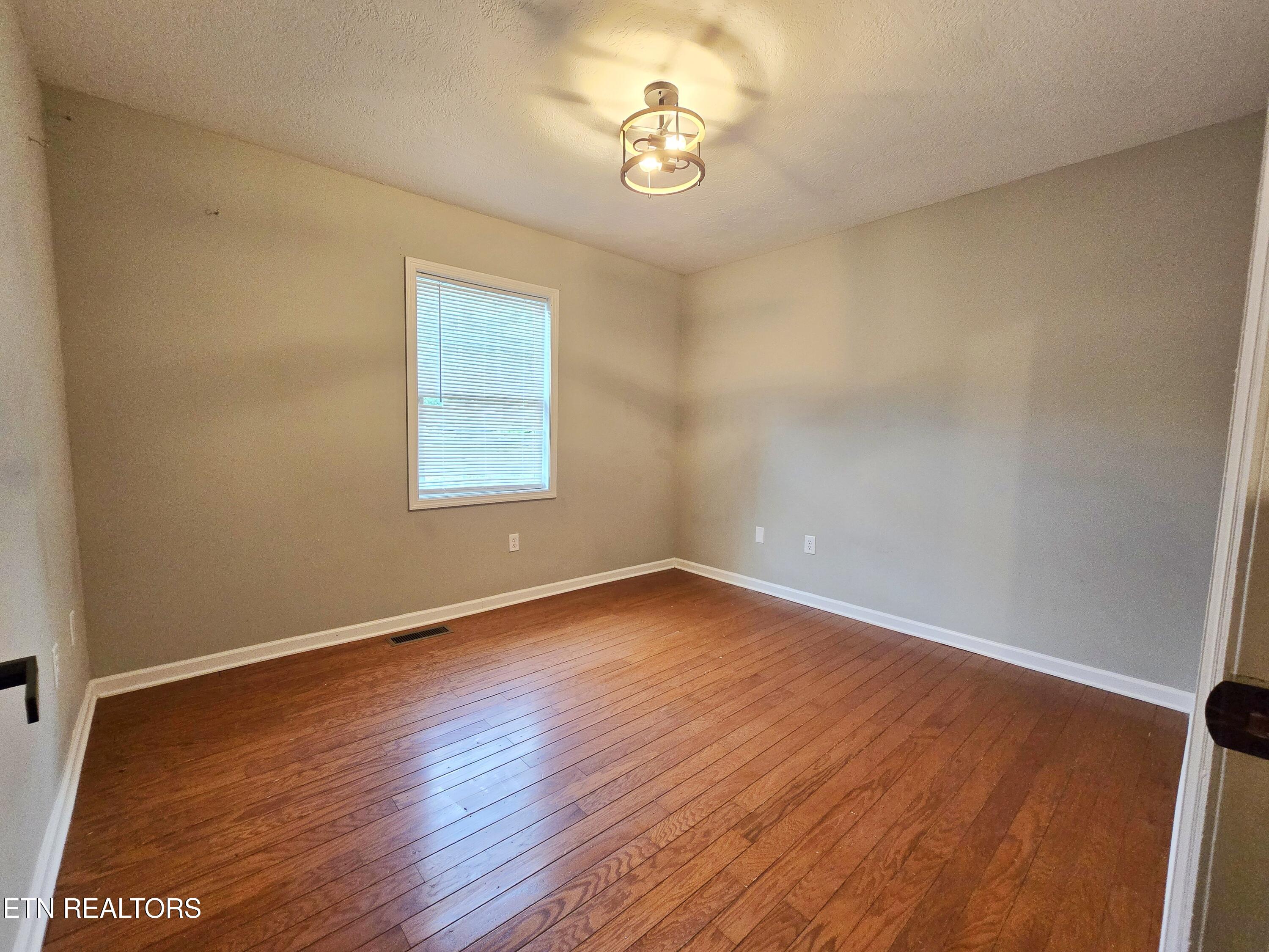 516 N 11th Street Lafollette TN 37766