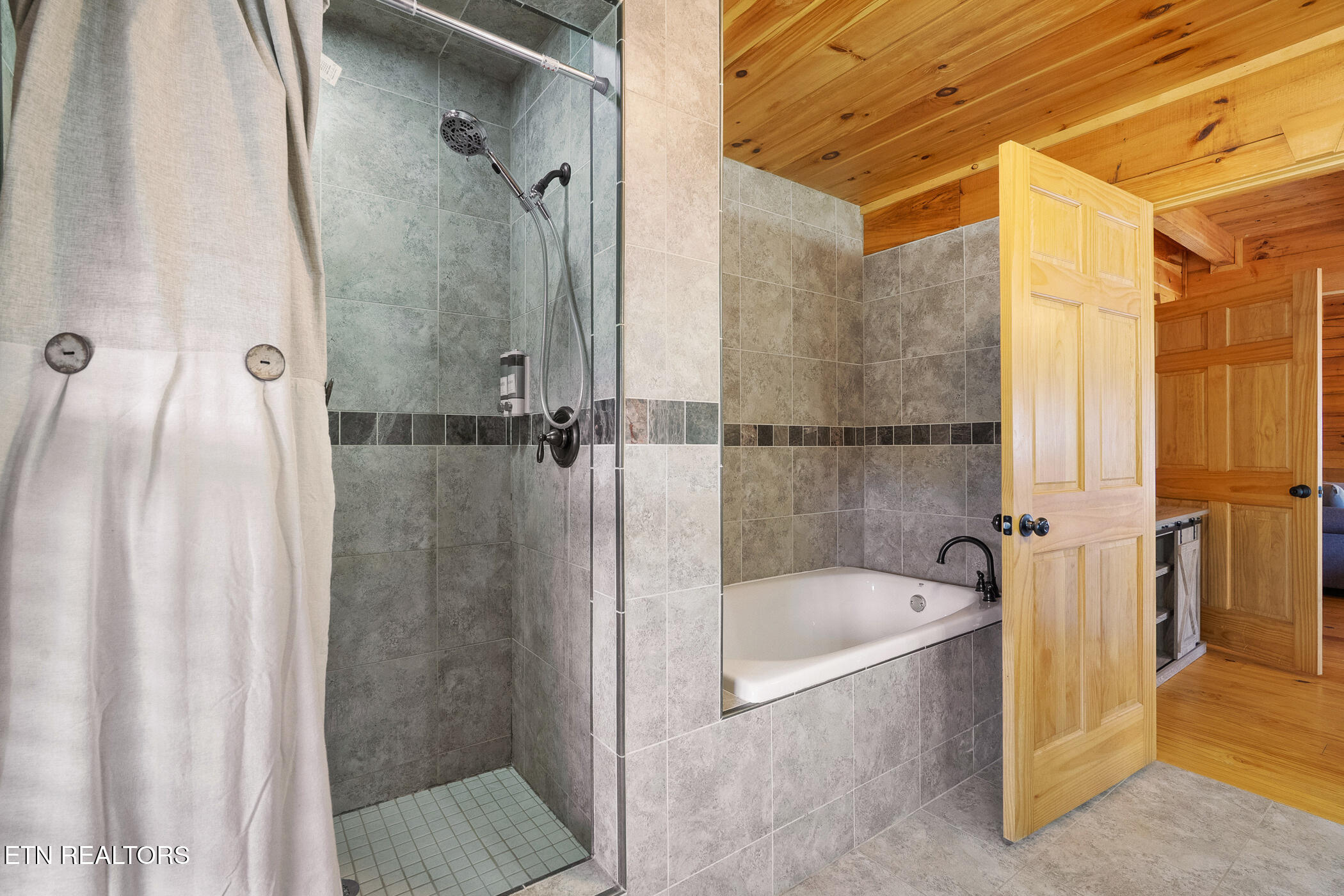 1238 Mossy Cove Way Sevierville TN 37876