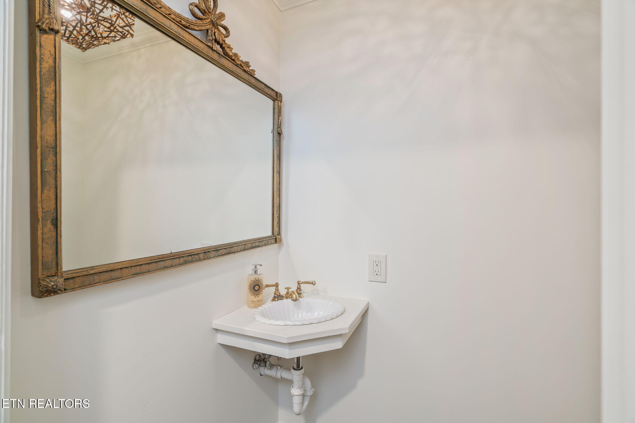 2216 Cherokee Boulevard Knoxville TN 37919