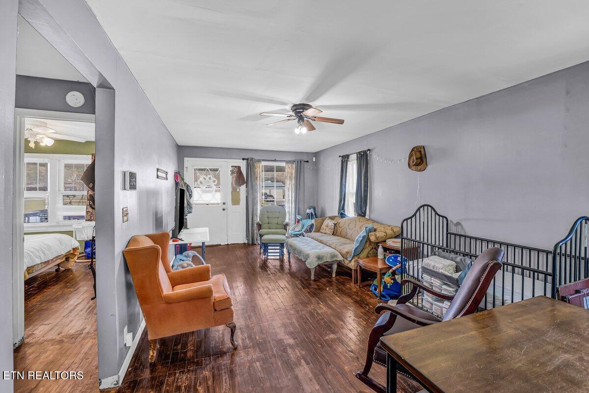 208 & 212 N Chamberlain Avenue Rockwood TN 37854