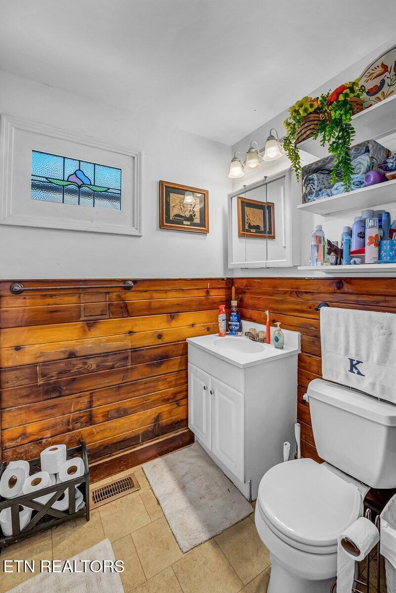 208 & 212 N Chamberlain Avenue Rockwood TN 37854